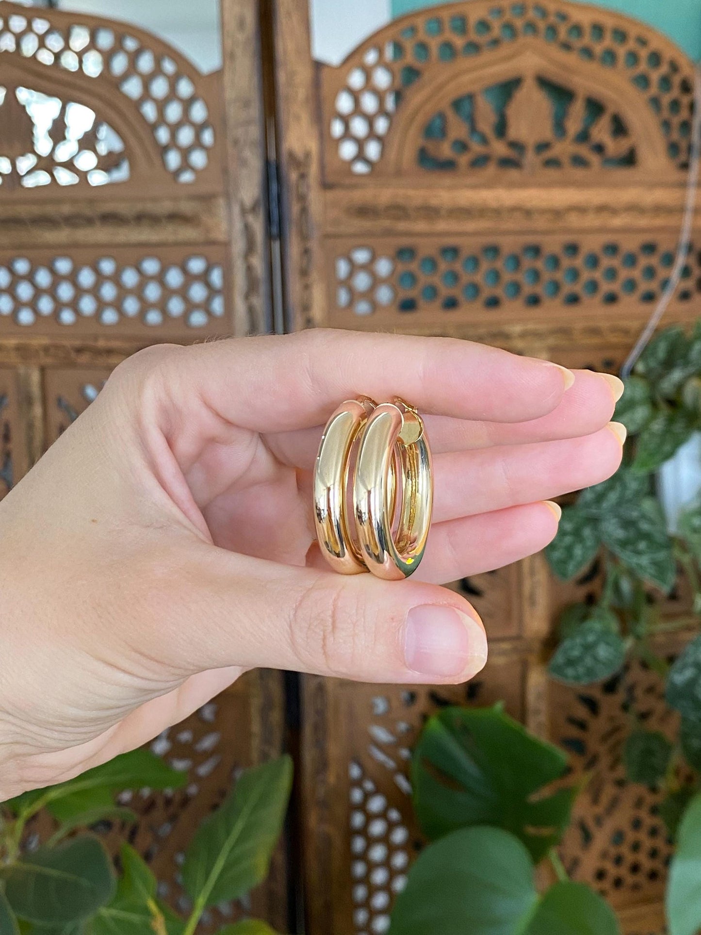 Vintage 14k Yellow Gold Chunky Oval Hoop Earrings