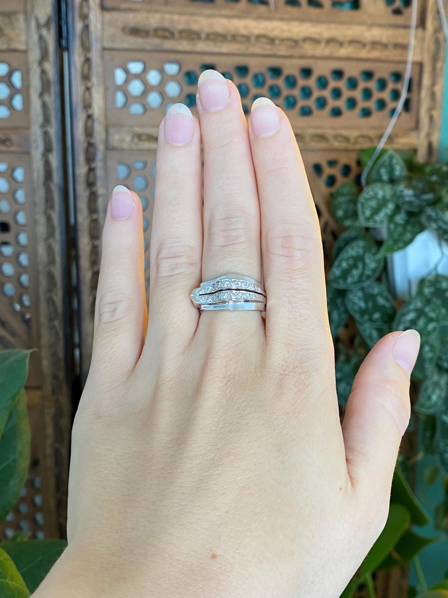 Vintage Solid 14k White Gold Diamond Wavy Ring Band - Size 6.75