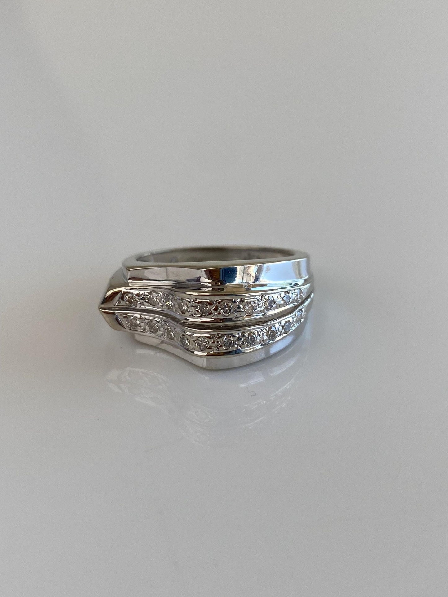 Vintage Solid 14k White Gold Diamond Wavy Ring Band - Size 6.75