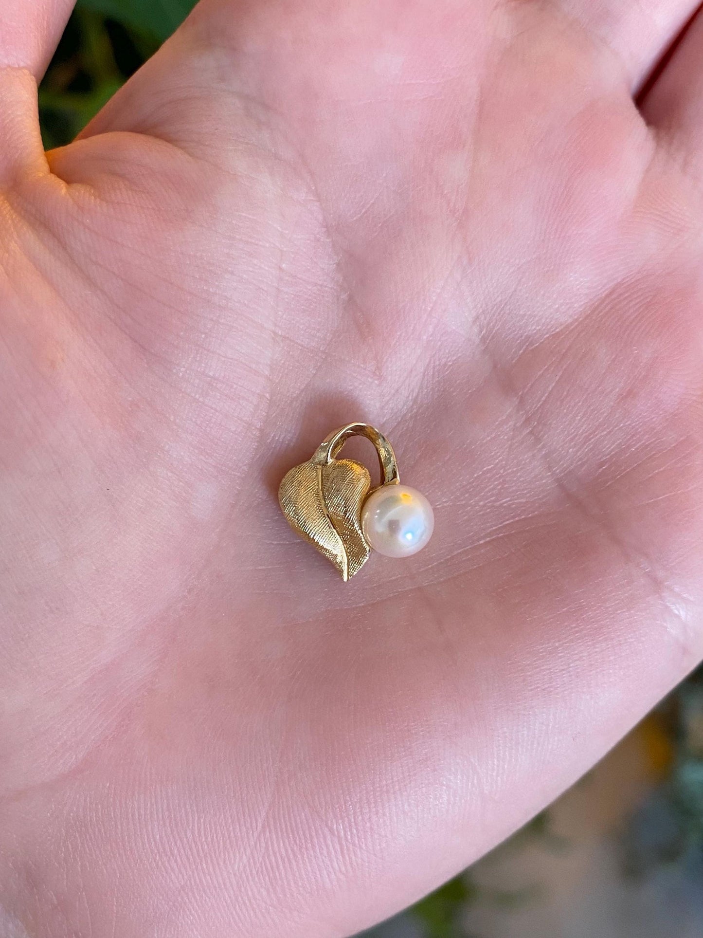 Vintage Solid 14k Yellow Gold Pearl Leaf Charm