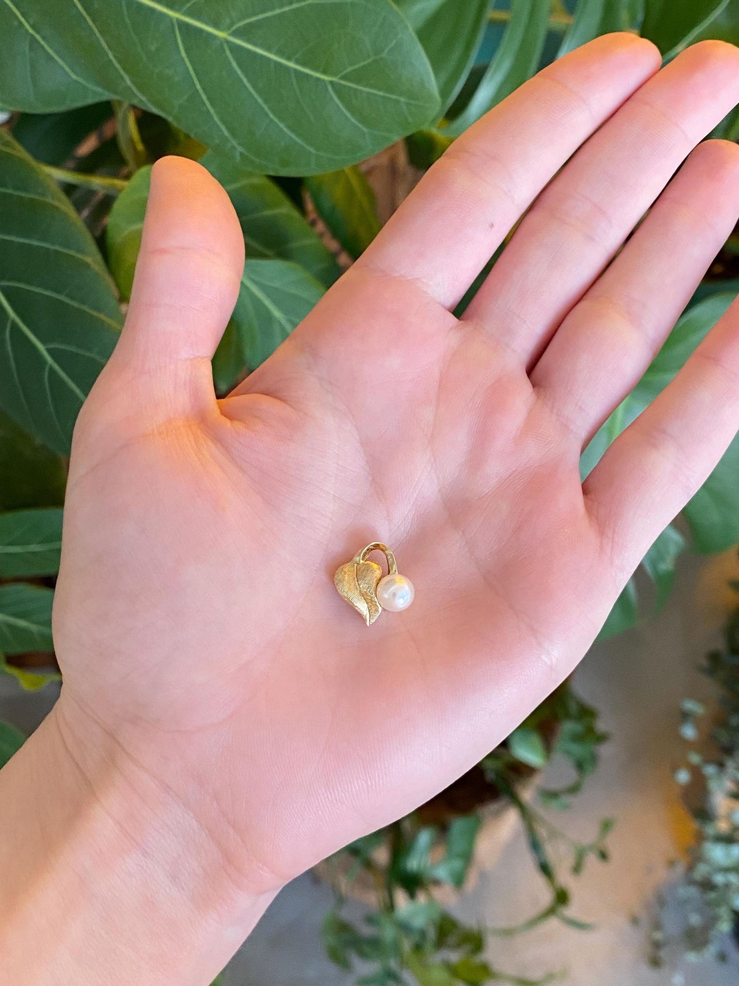 Vintage Solid 14k Yellow Gold Pearl Leaf Charm