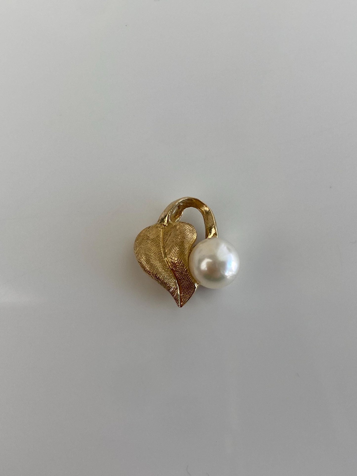 Vintage Solid 14k Yellow Gold Pearl Leaf Charm