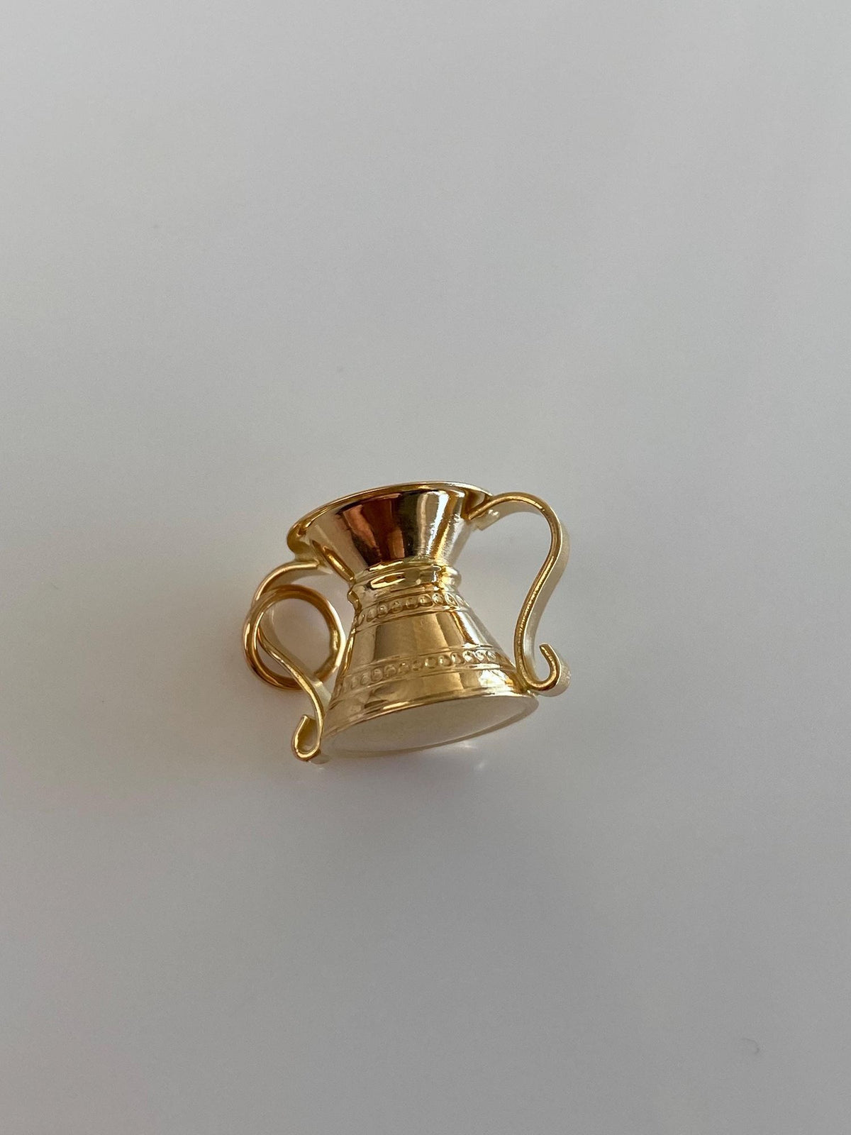 Vintage Solid 18k Yellow Gold Designed Vase Vessel Charm