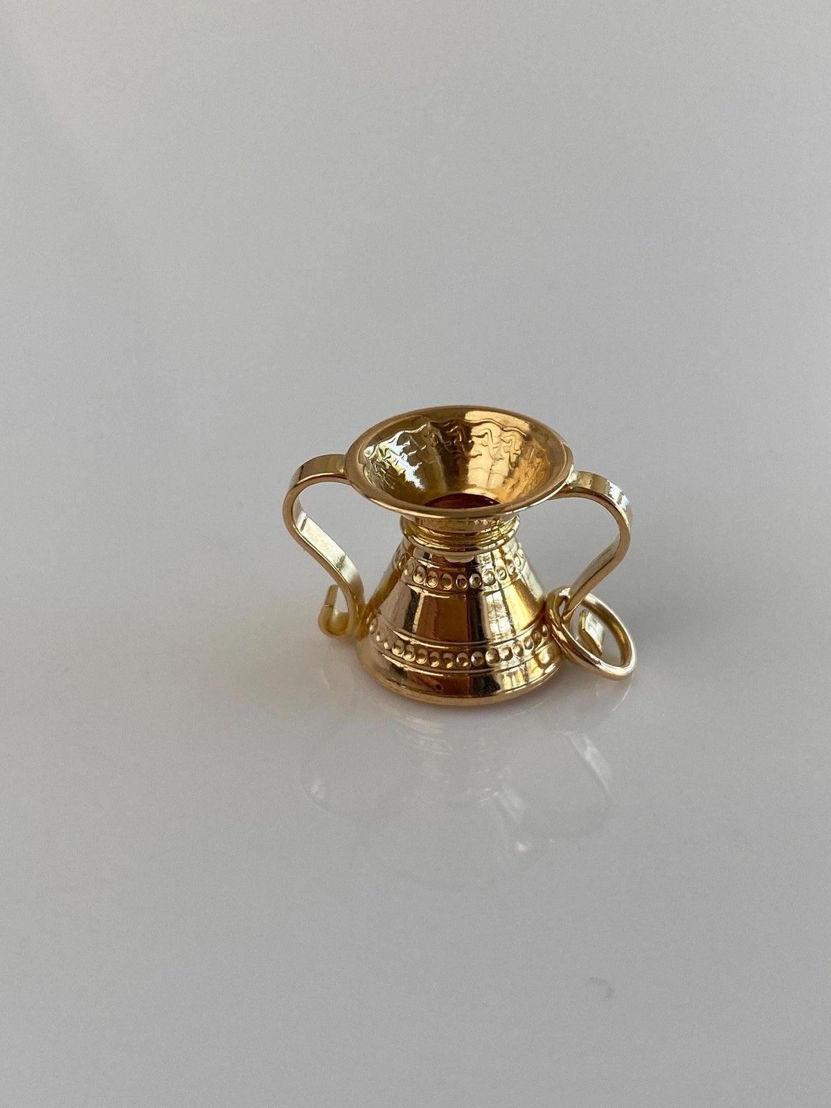 Vintage Solid 18k Yellow Gold Designed Vase Vessel Charm