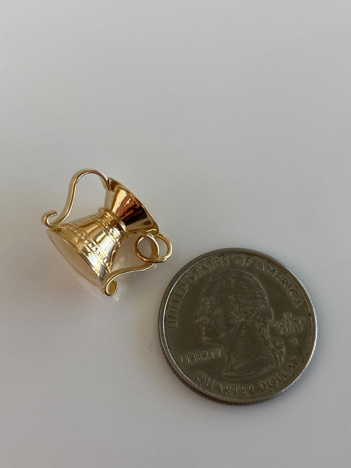 Vintage Solid 18k Yellow Gold Designed Vase Vessel Charm