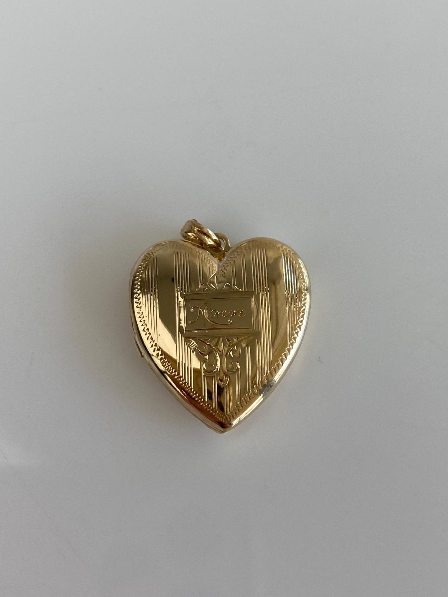 Vintage Solid 10k Yellow Gold Engraved 'Bill & Ann' Heart Locket Charm