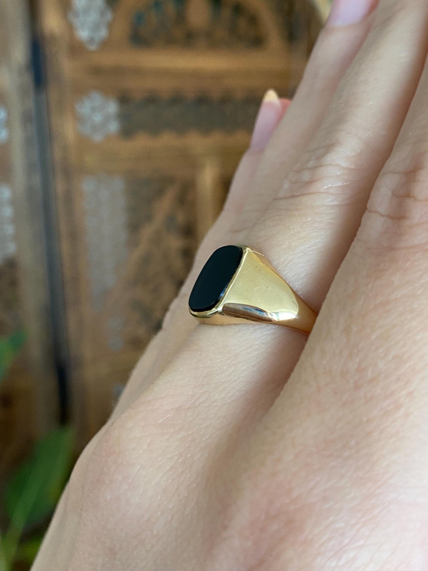 Vintage Solid 9k Yellow Gold Onyx Signet Ring - Size 6.25