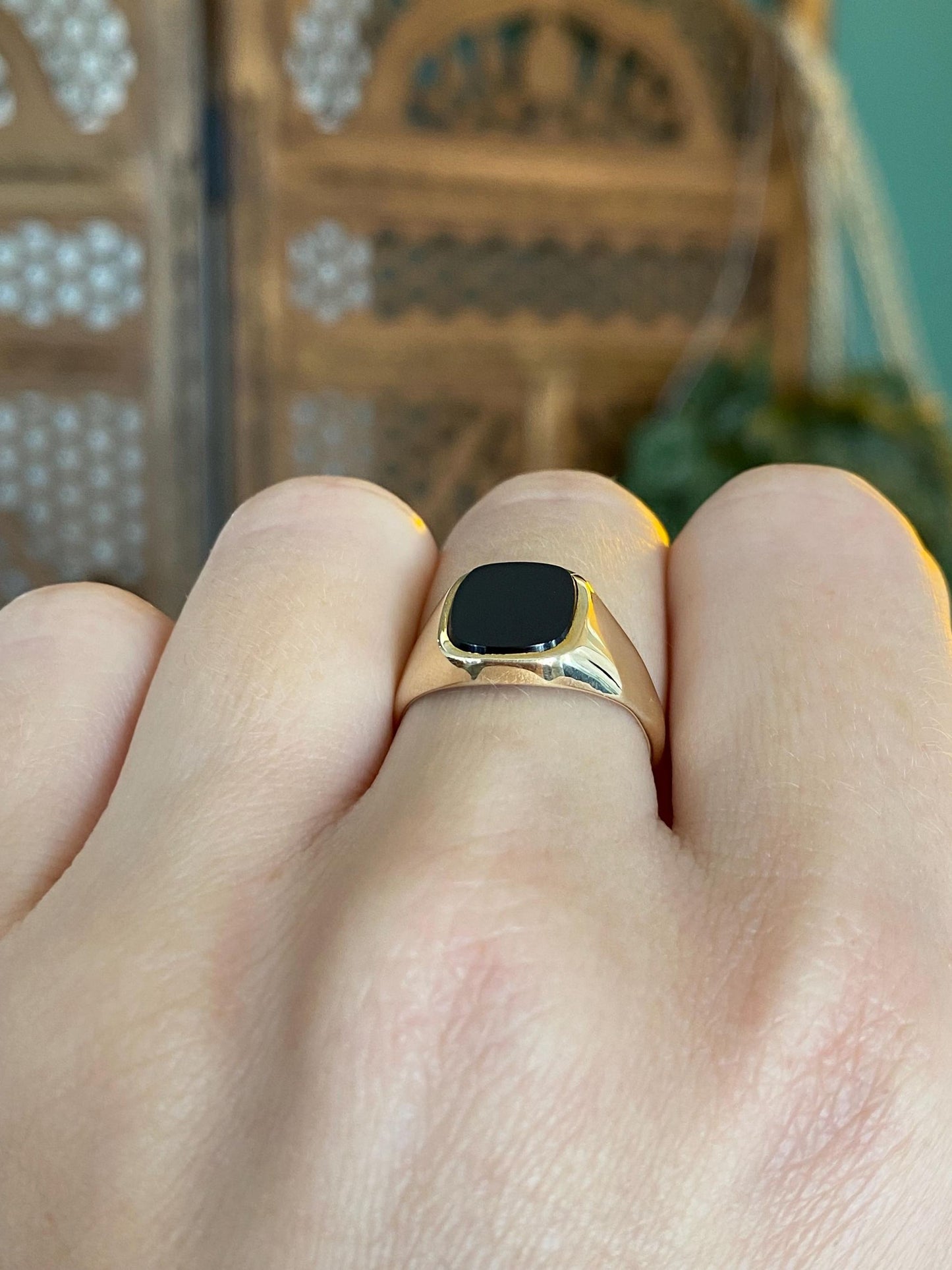 Vintage Solid 9k Yellow Gold Onyx Signet Ring - Size 6.25