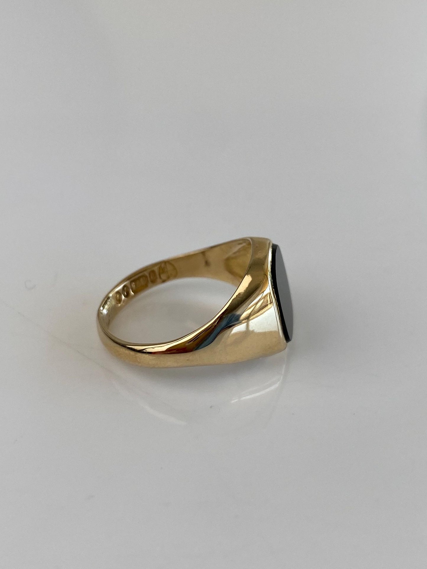 Vintage Solid 9k Yellow Gold Onyx Signet Ring - Size 6.25