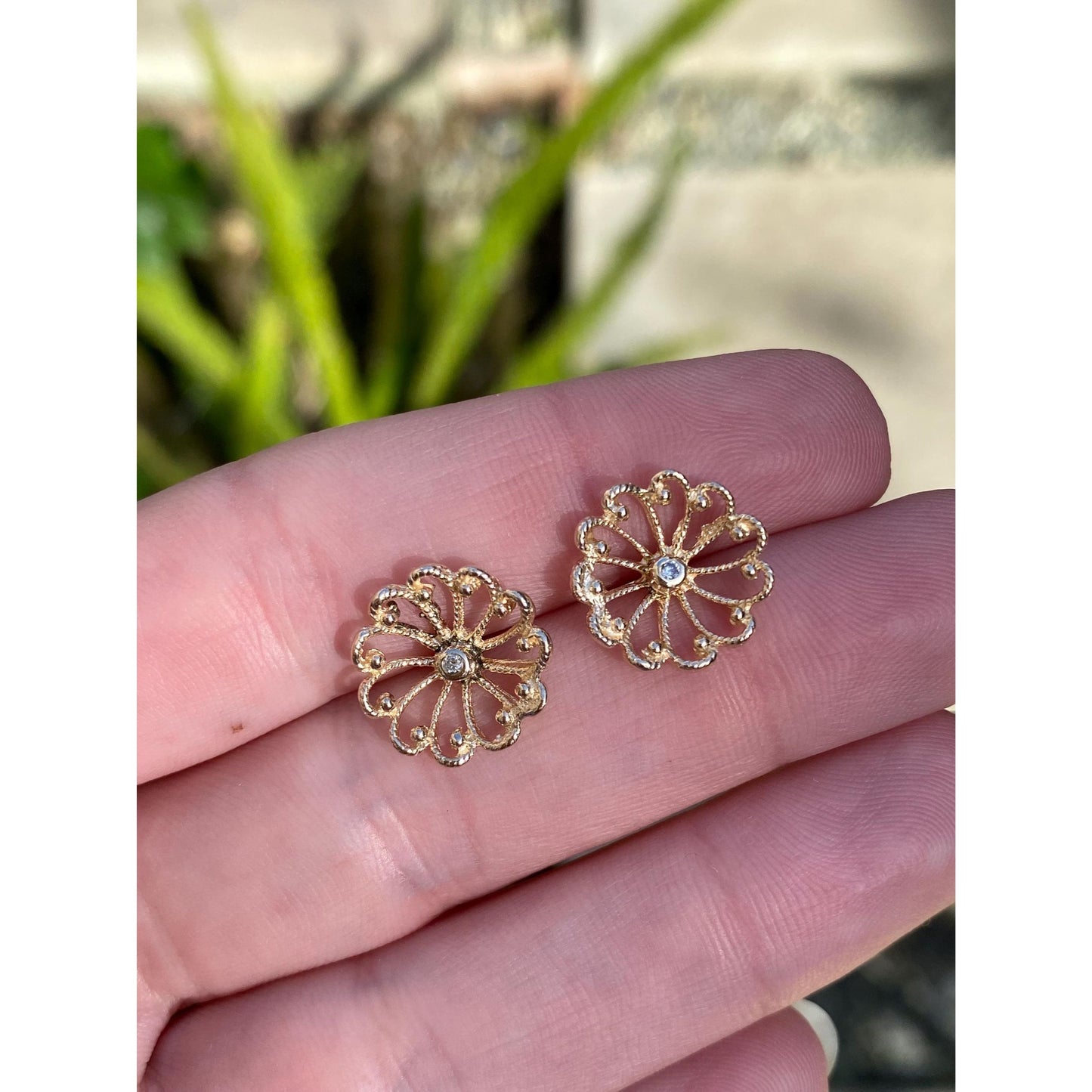 Vintage Solid 14k Yellow Gold Clear Sapphire Flower Stud Earrings