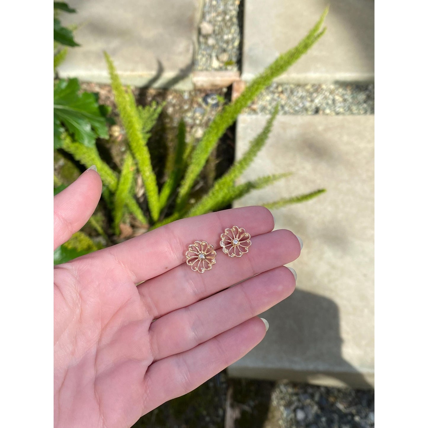Vintage Solid 14k Yellow Gold Clear Sapphire Flower Stud Earrings