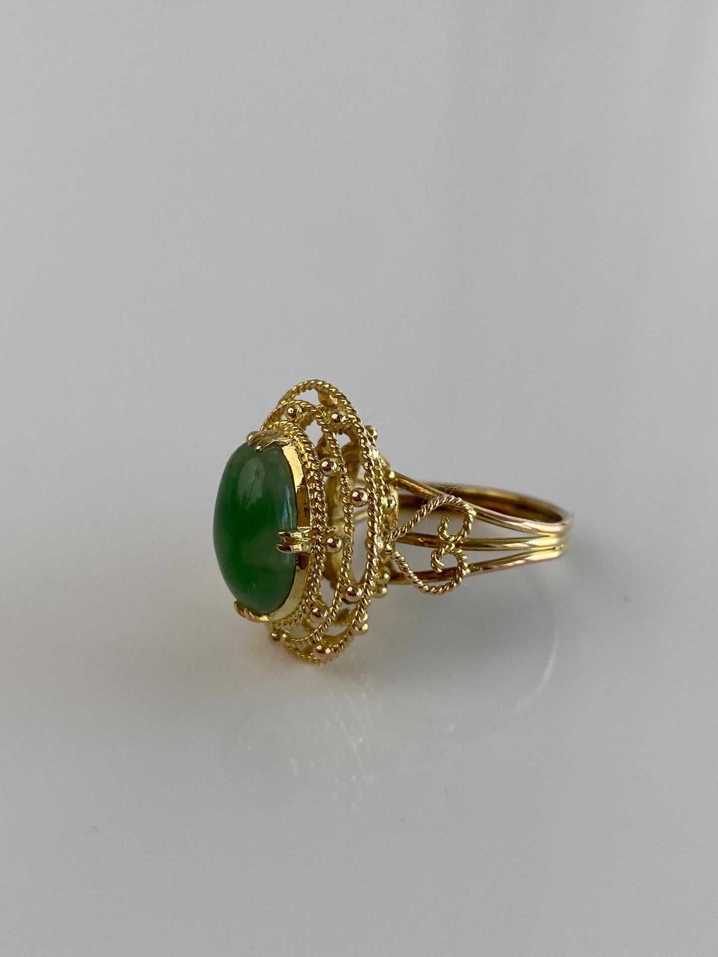 Vintage Solid 18k Yellow Gold Jade Ring - Size 5.25