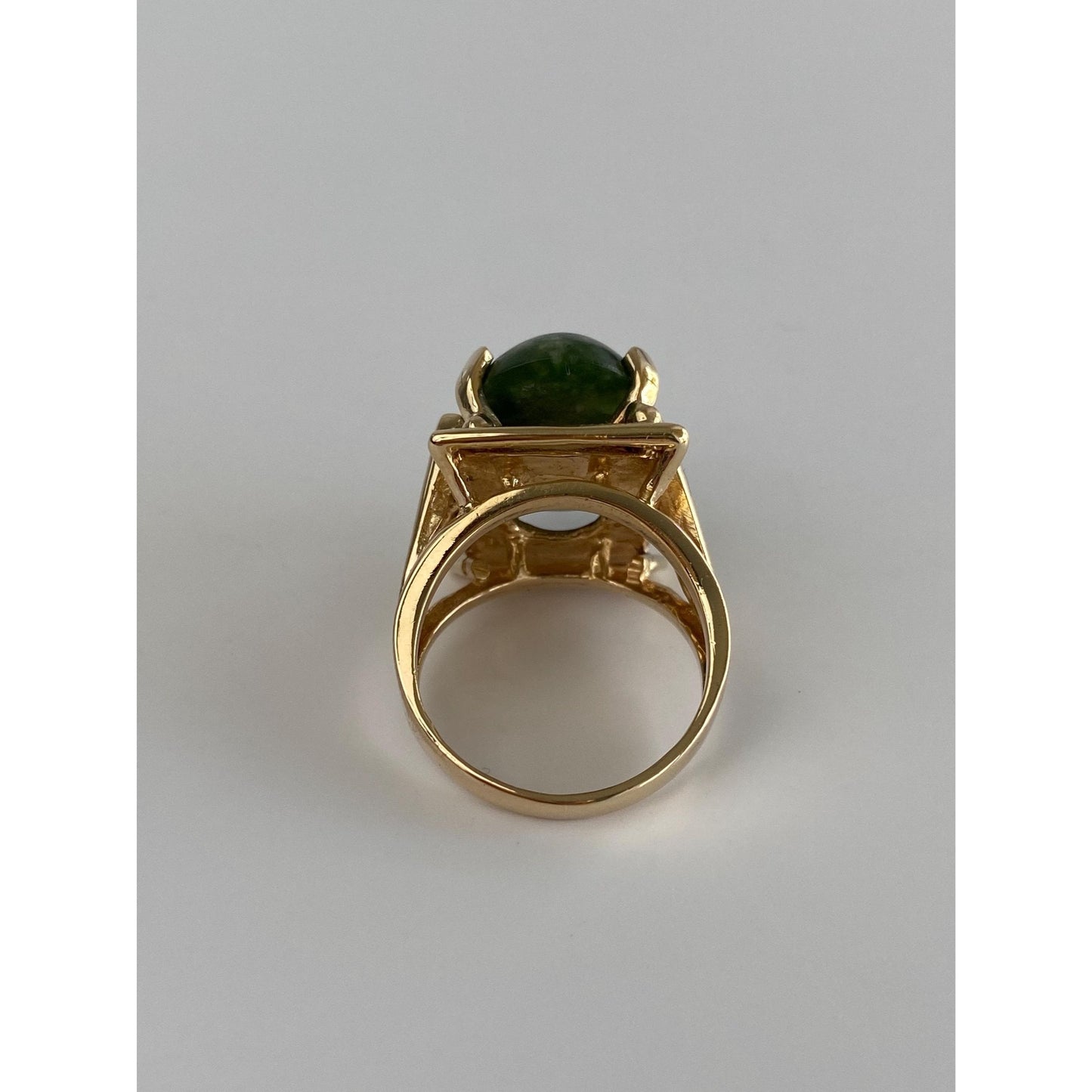 Vintage Solid 14k Yellow Gold Green Stone Ring - Size 5.5
