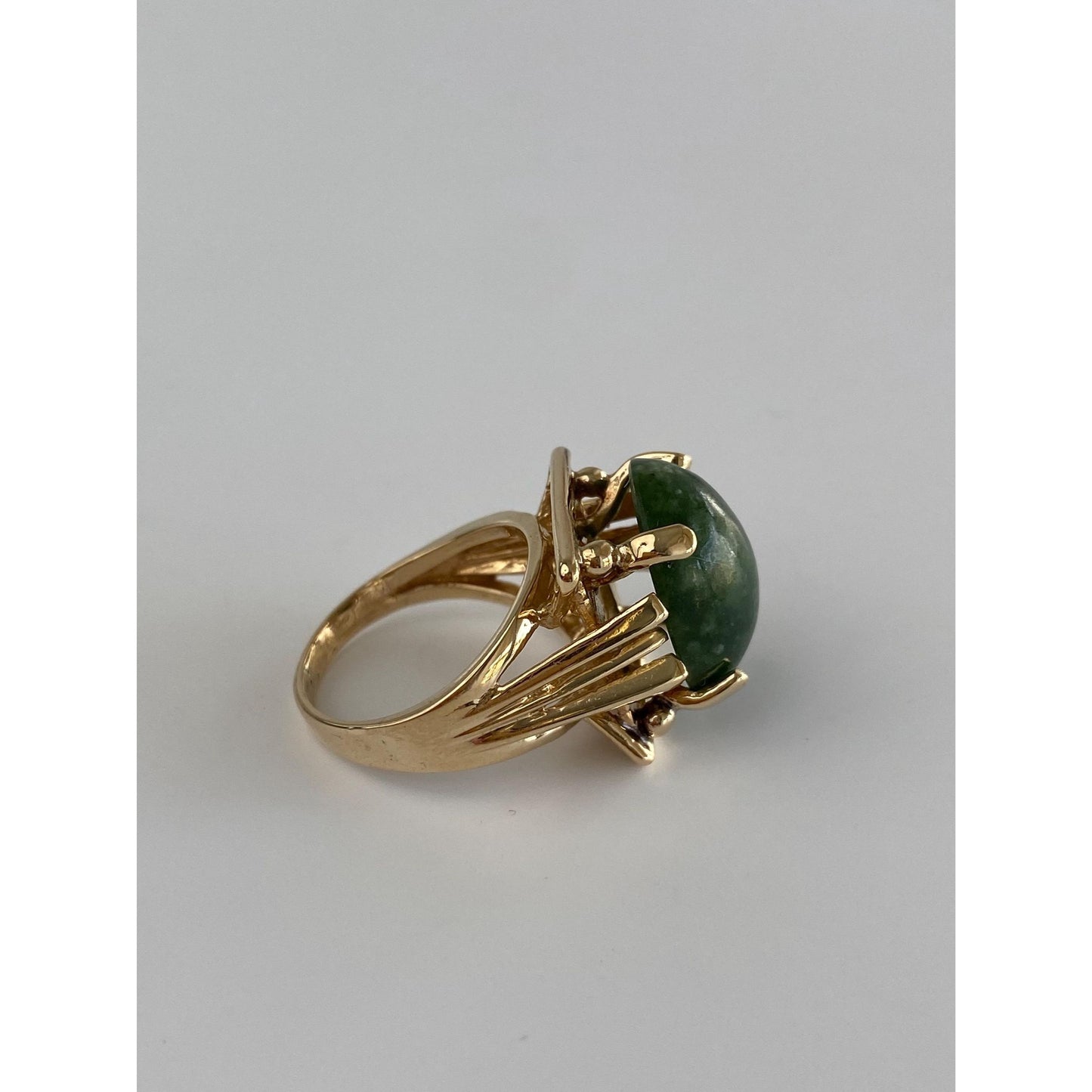 Vintage Solid 14k Yellow Gold Green Stone Ring - Size 5.5