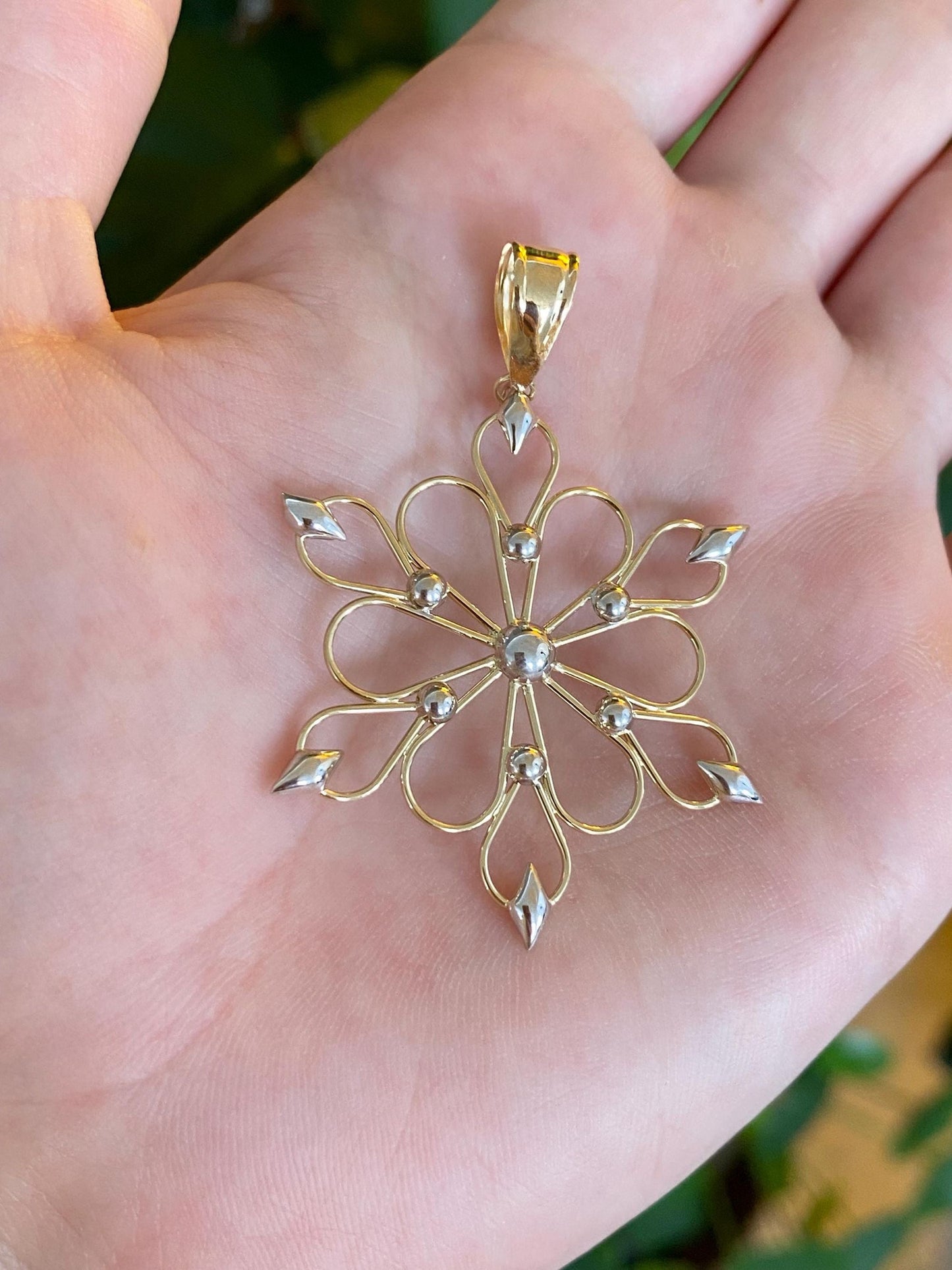 Vintage Solid 14k White & Yellow Gold Wire Flower Snowflake Charm