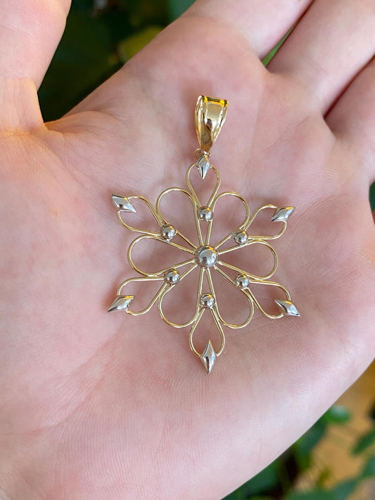 Vintage Solid 14k White & Yellow Gold Wire Flower Snowflake Charm