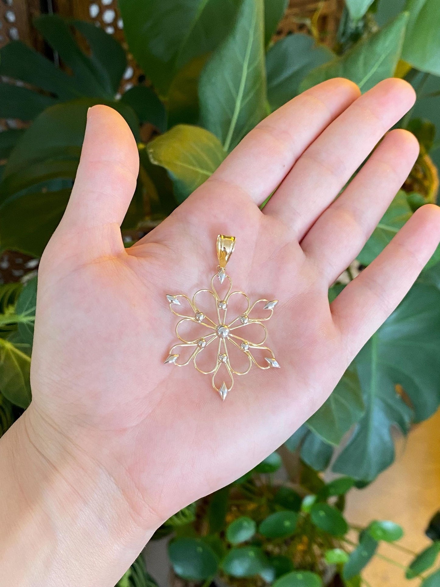 Vintage Solid 14k White & Yellow Gold Wire Flower Snowflake Charm