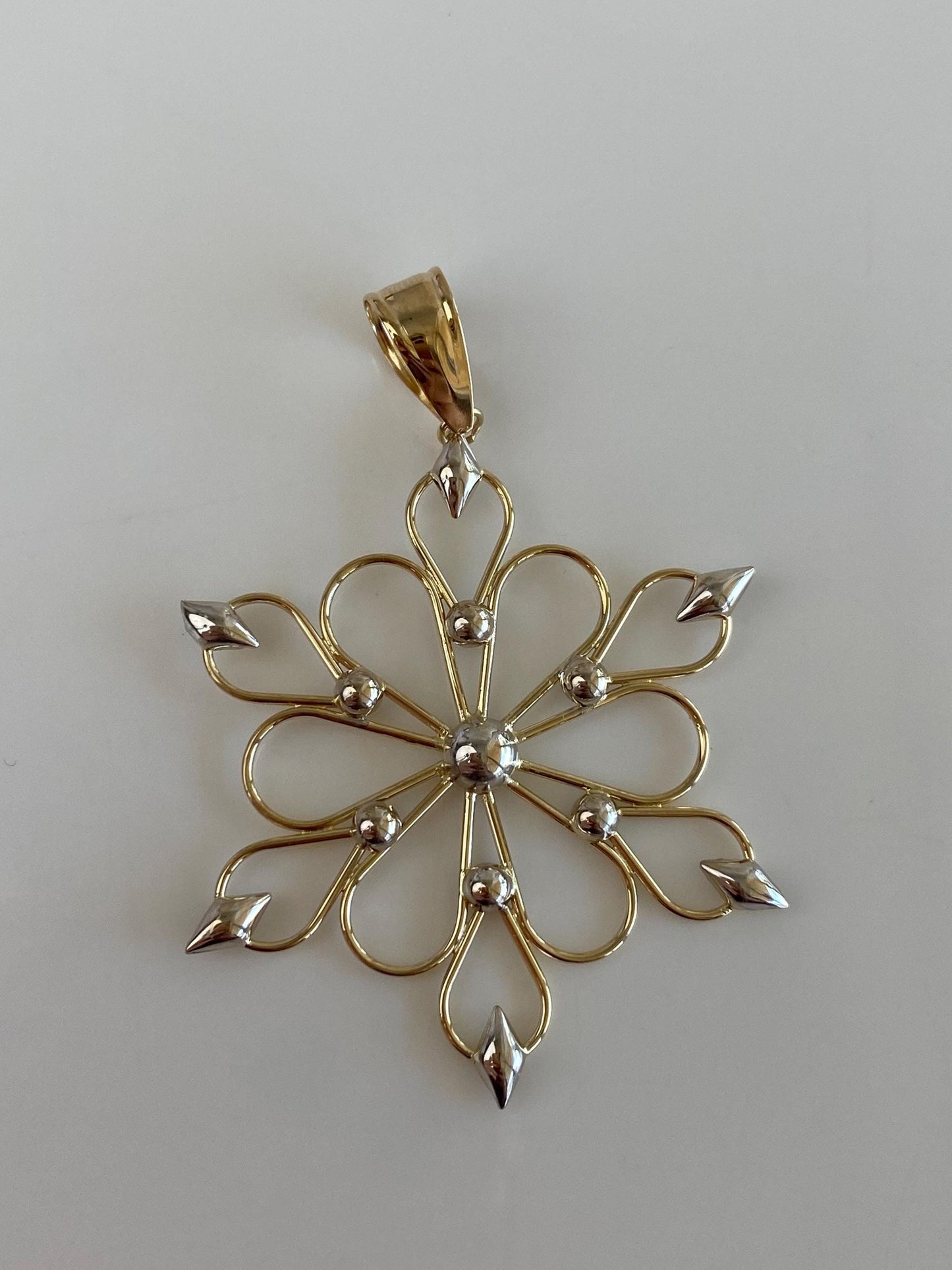 Vintage Solid 14k White & Yellow Gold Wire Flower Snowflake Charm