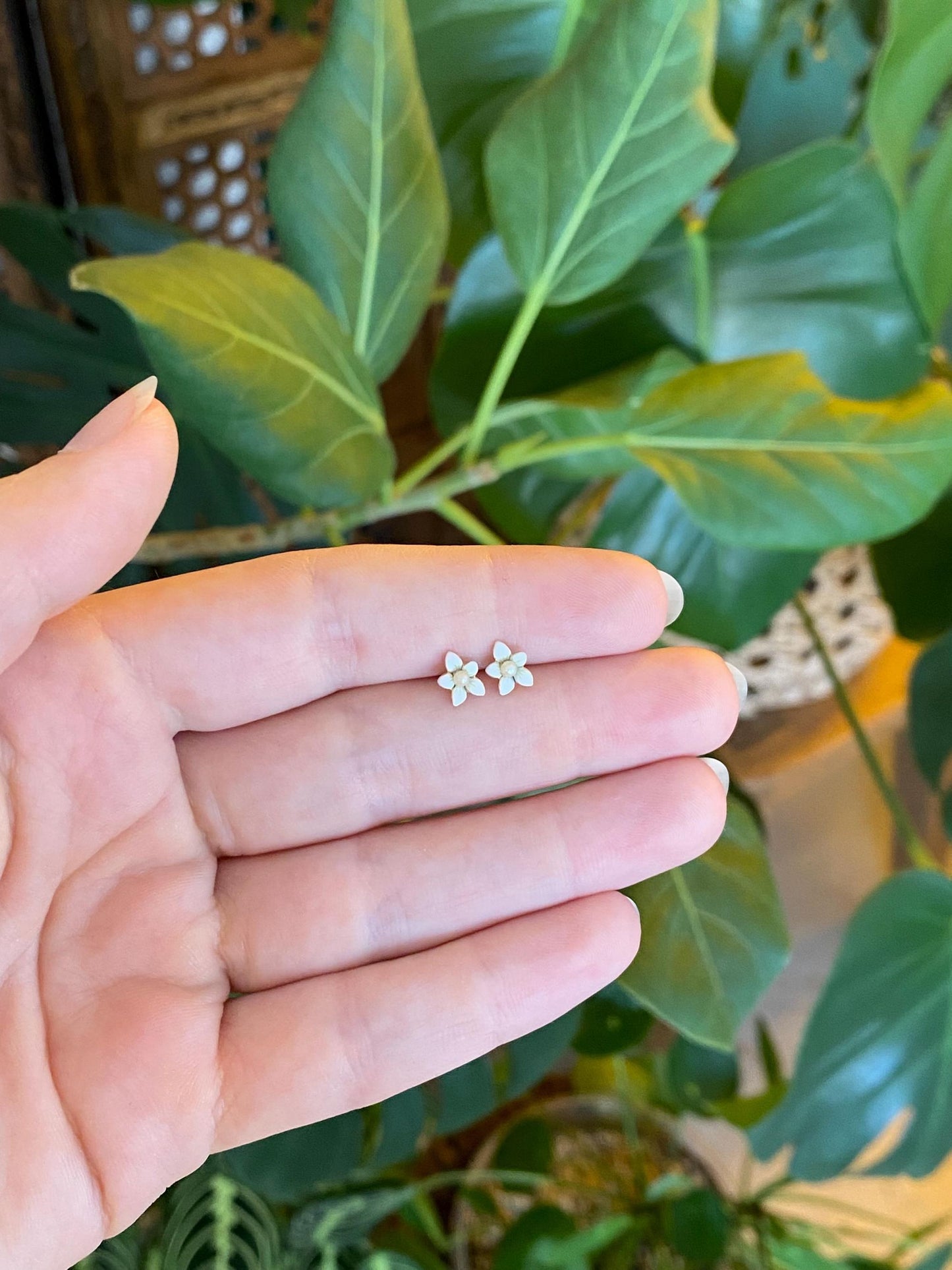 Vintage Solid 14k Yellow Gold Enamel Seed Pearl Flower Stud Earrings