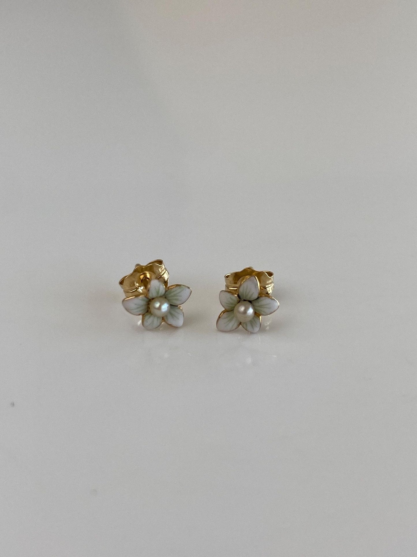 Vintage Solid 14k Yellow Gold Enamel Seed Pearl Flower Stud Earrings