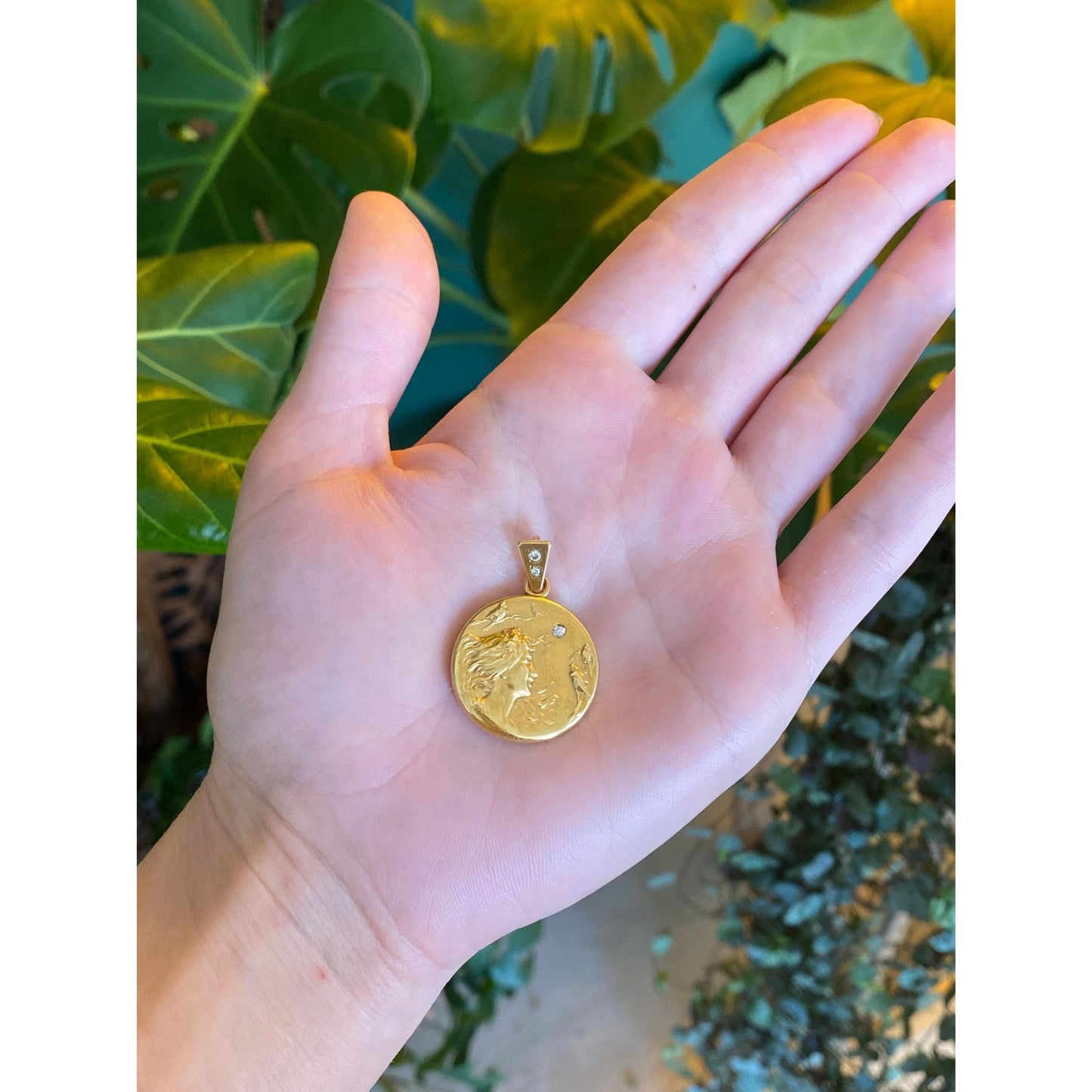 Vintage 18k Yellow Gold Diamond Art Nouveau Locket Charm