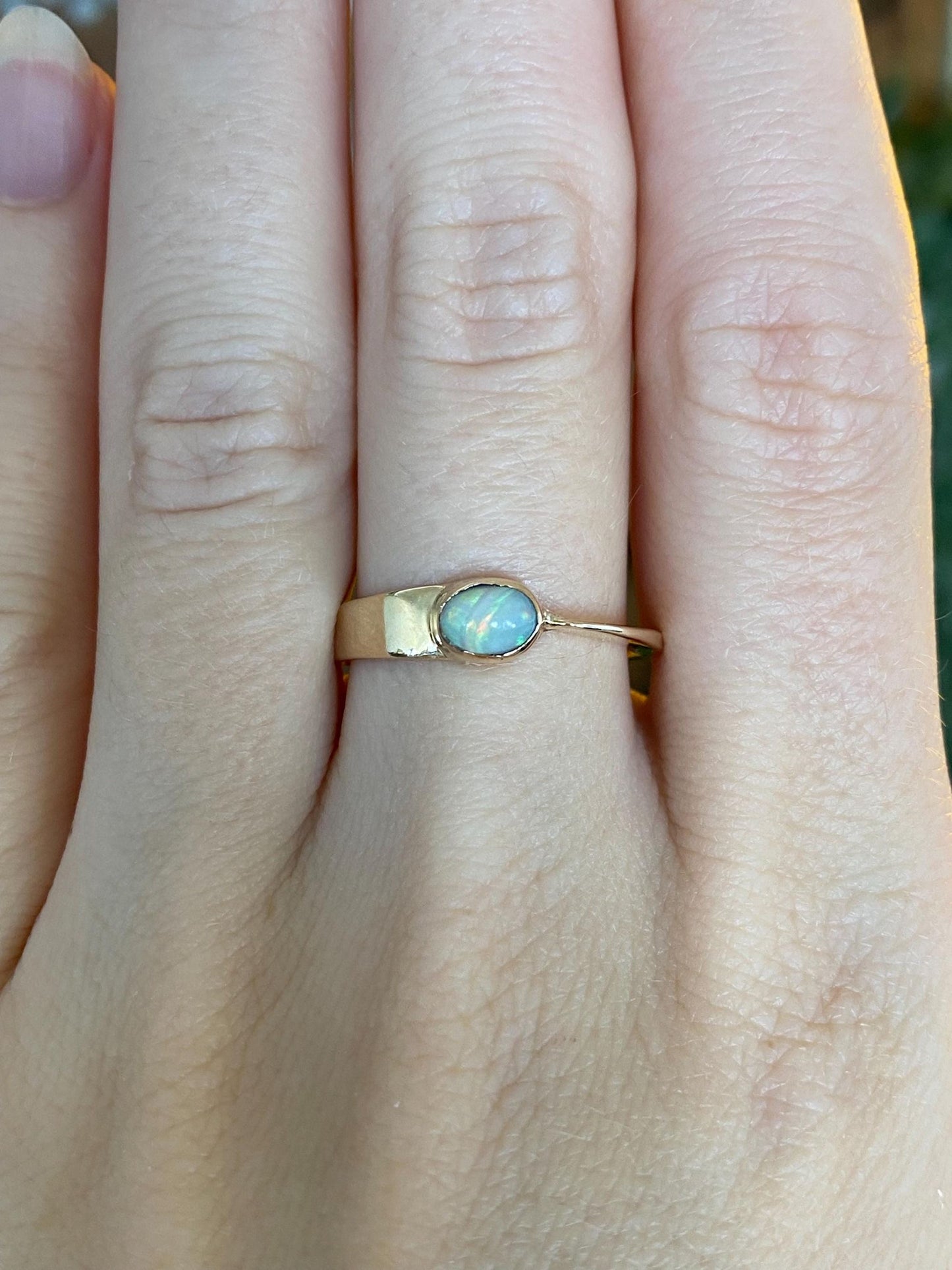 Vintage Solid 14k Yellow Gold Opal Ring - Size 7.75