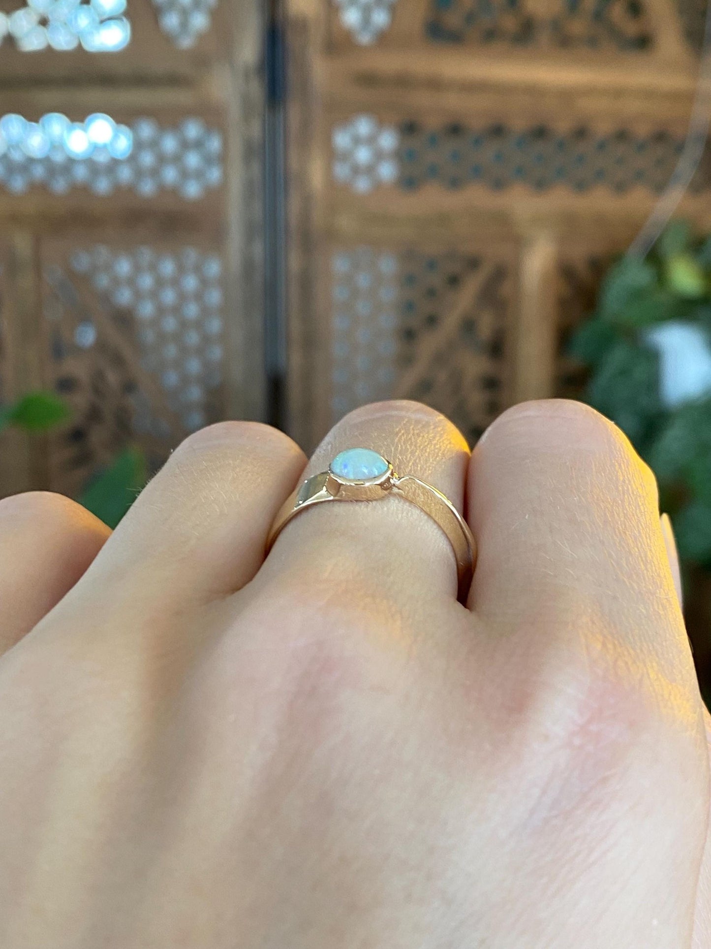 Vintage Solid 14k Yellow Gold Opal Ring - Size 7.75