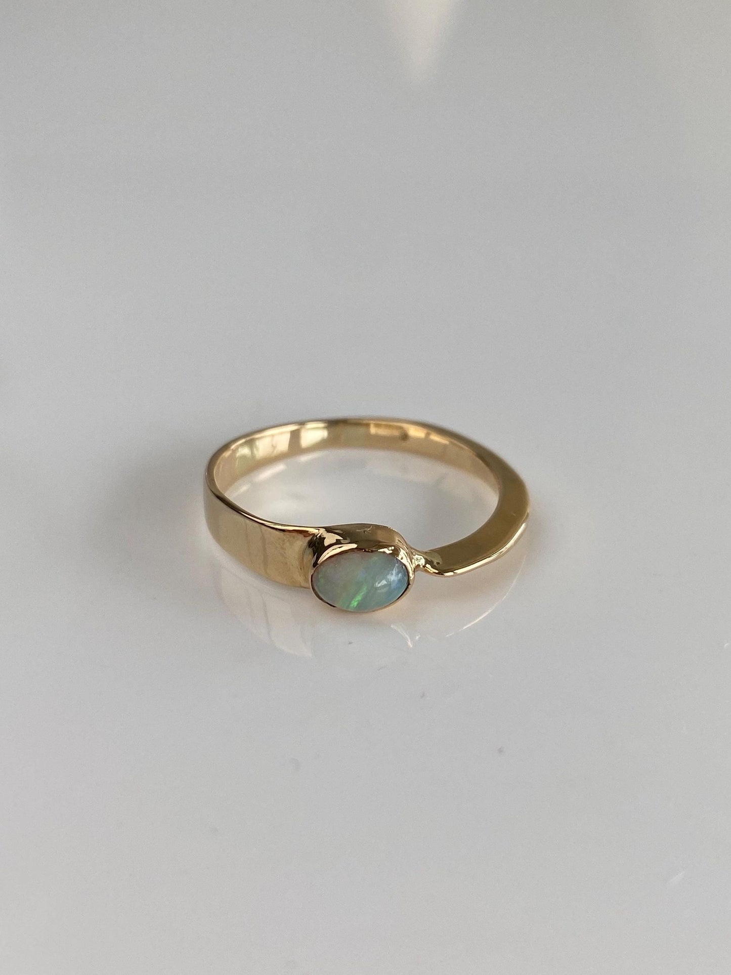 Vintage Solid 14k Yellow Gold Opal Ring - Size 7.75