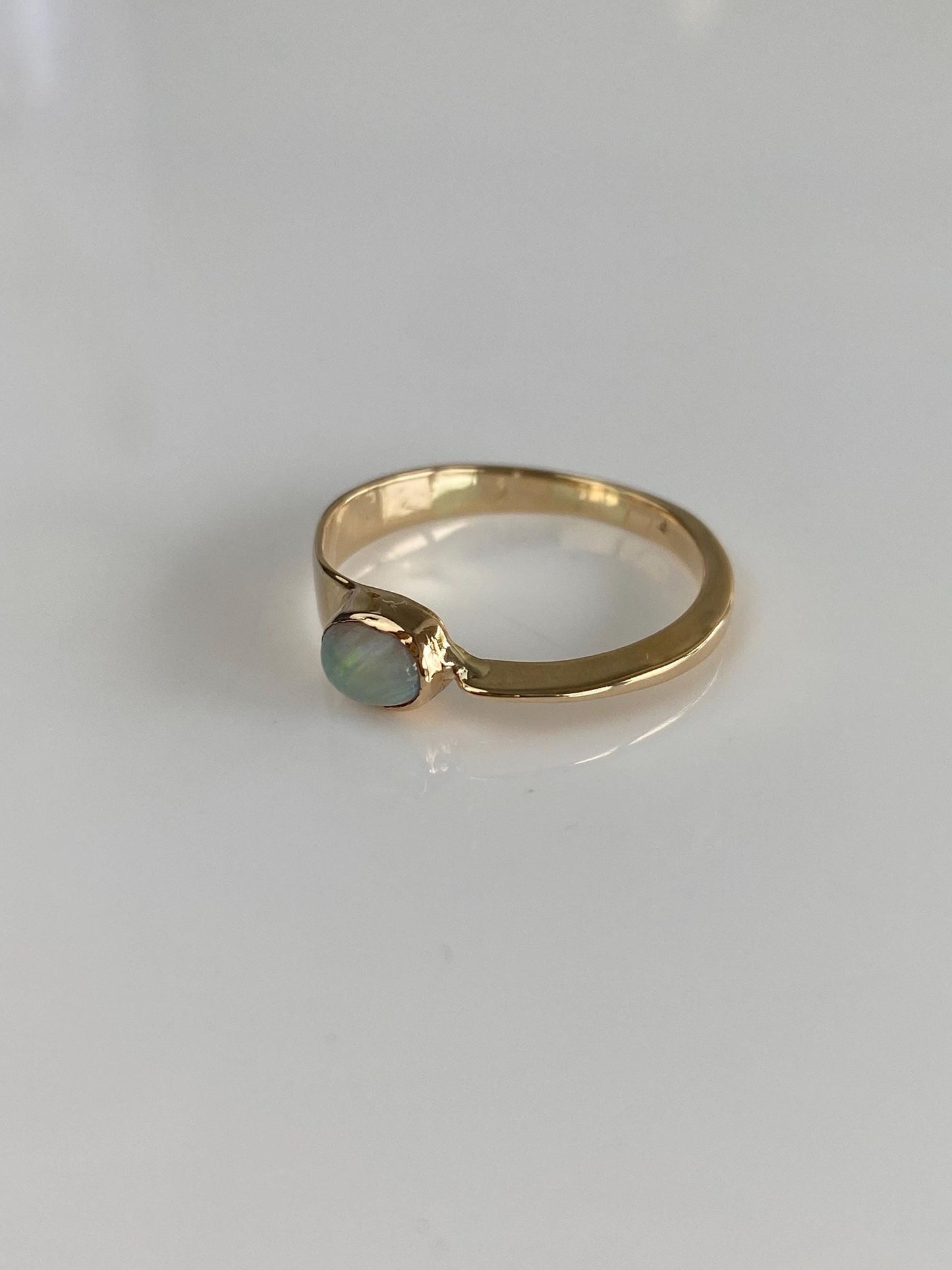 Vintage Solid 14k Yellow Gold Opal Ring - Size 7.75