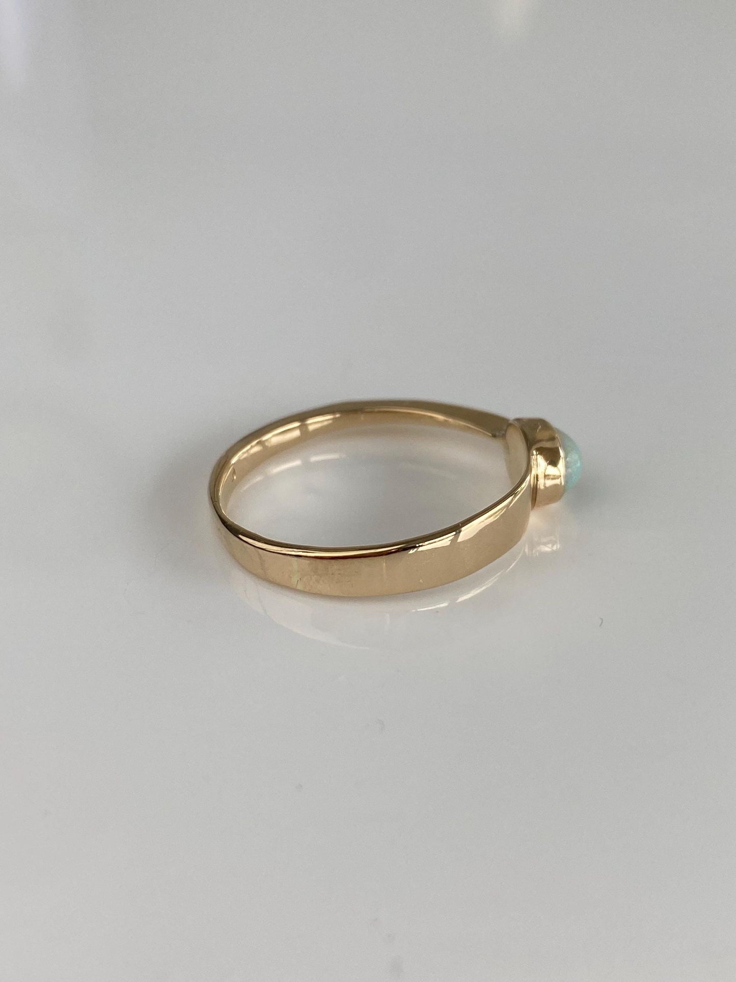 Vintage Solid 14k Yellow Gold Opal Ring - Size 7.75