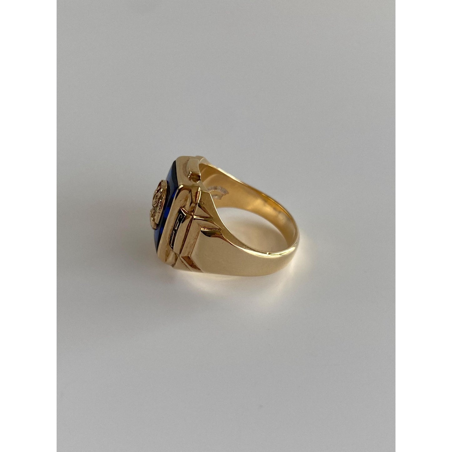 Vintage Solid 10k Yellow Gold Blue Spinel 1961 Class Ring - Size 6