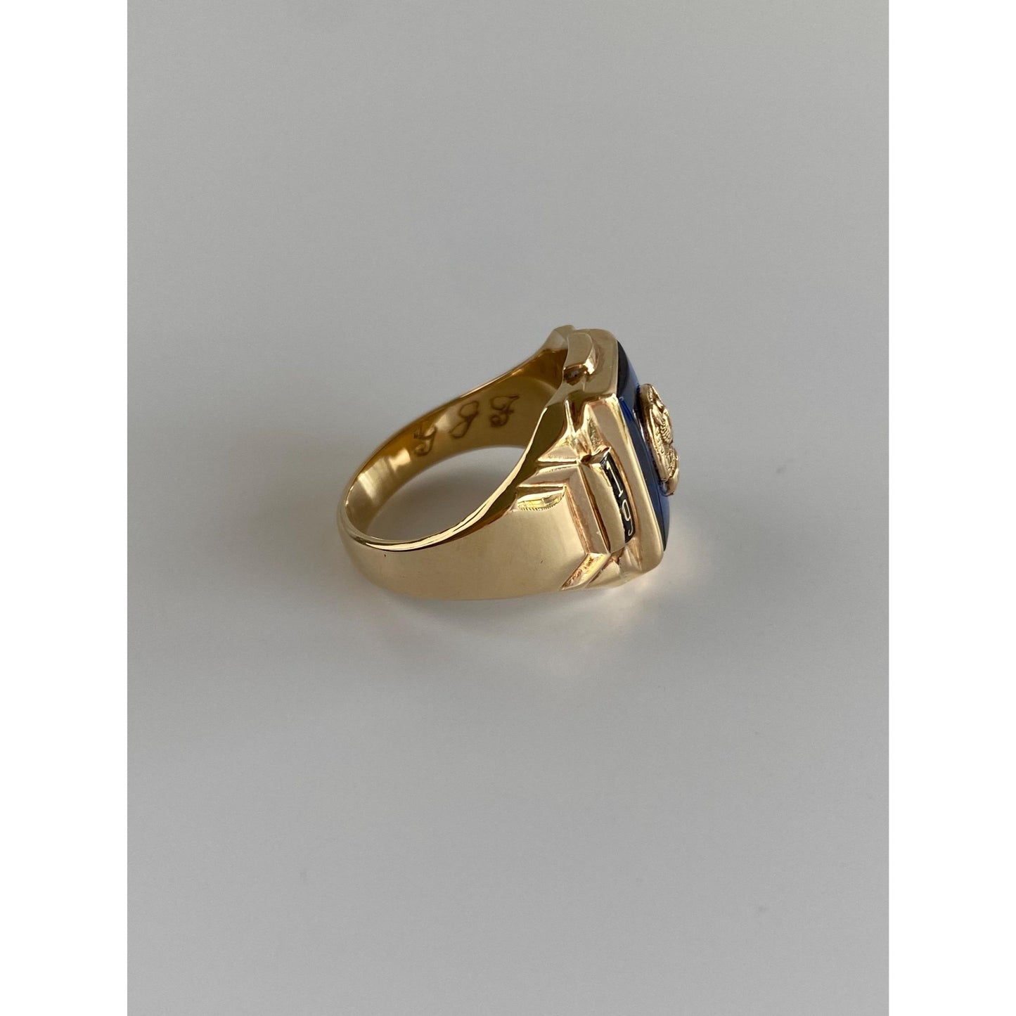 Vintage Solid 10k Yellow Gold Blue Spinel 1961 Class Ring - Size 6