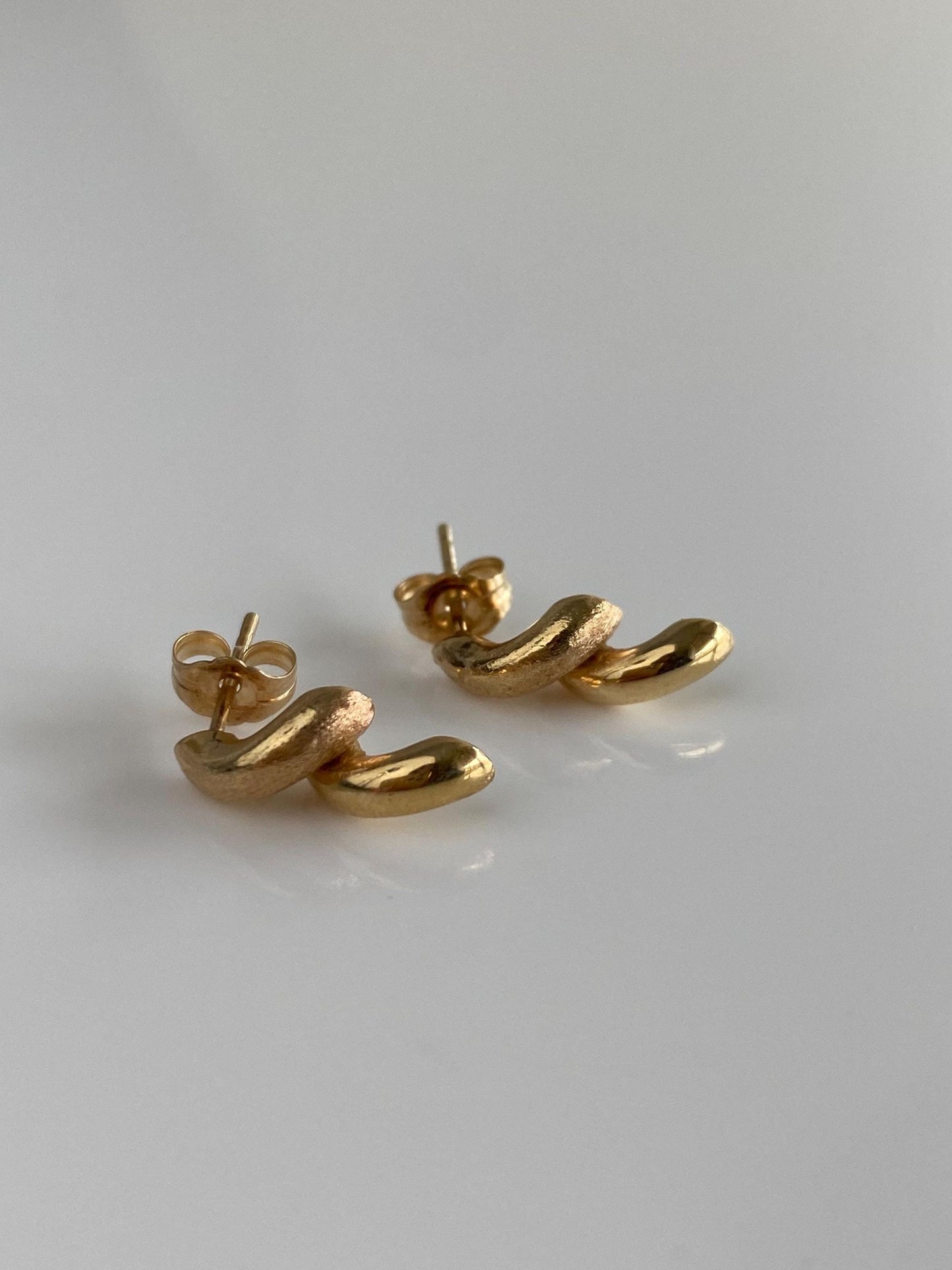 Vintage Solid 18k Yellow Gold Twist Drop Earrings
