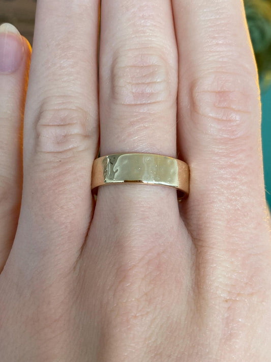 Vintage Solid 14k Yellow Gold Hammered Dot Texture Ring Band - Size 9.25
