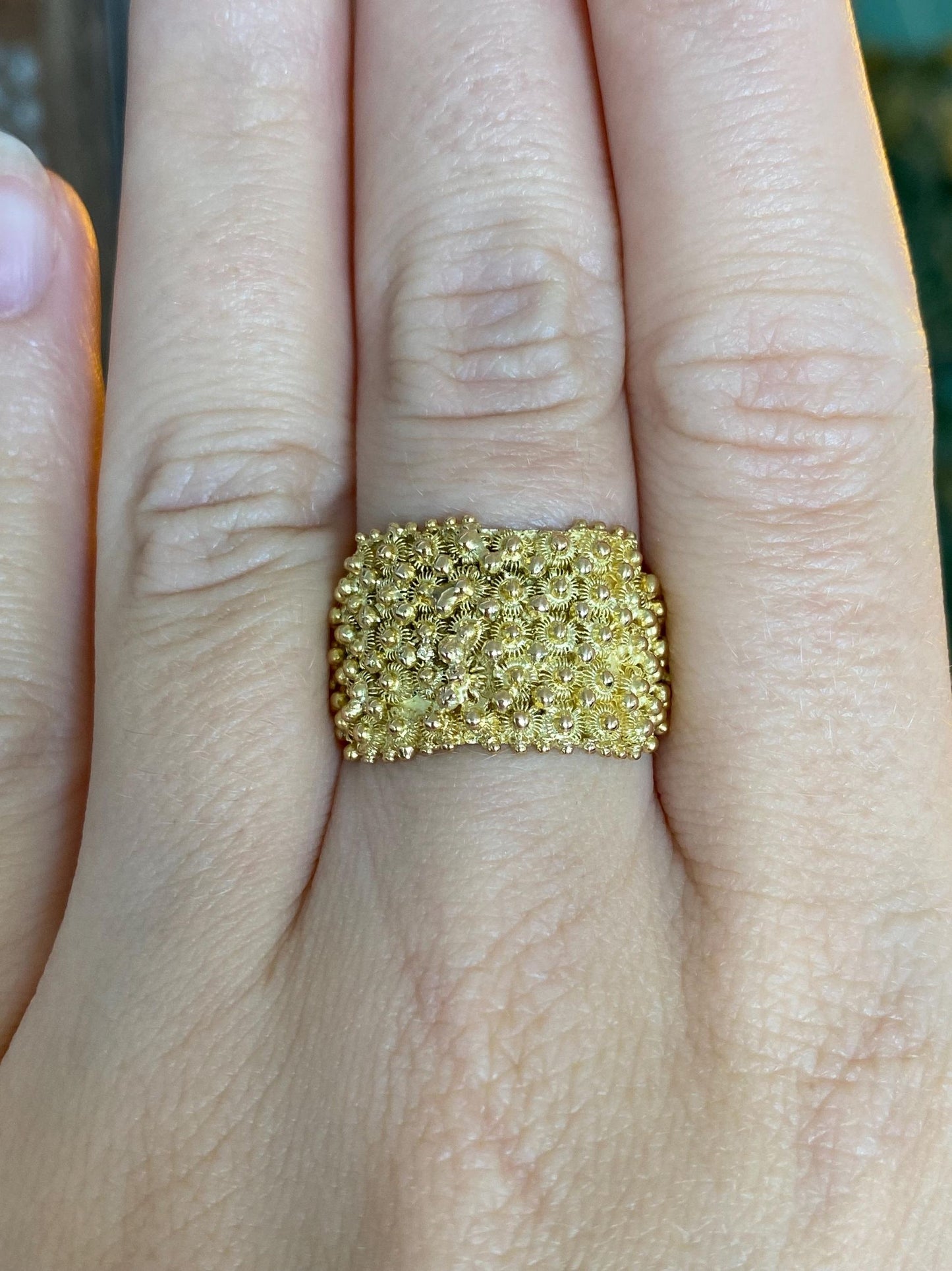 Vintage Solid 18k Yellow Gold Granuales Ring - Size 7