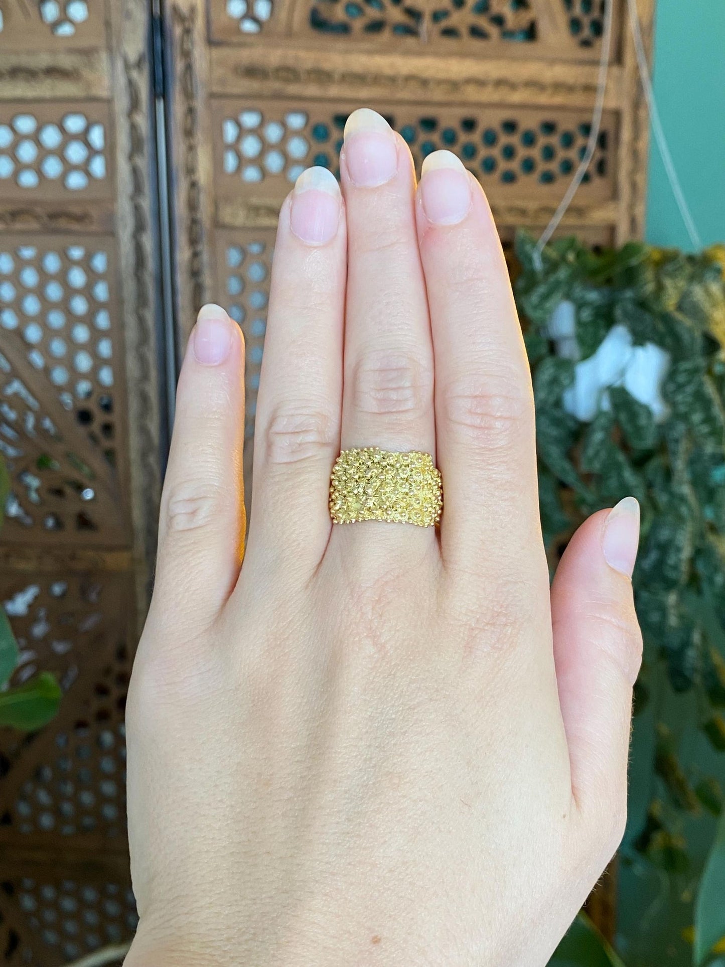 Vintage Solid 18k Yellow Gold Granuales Ring - Size 7