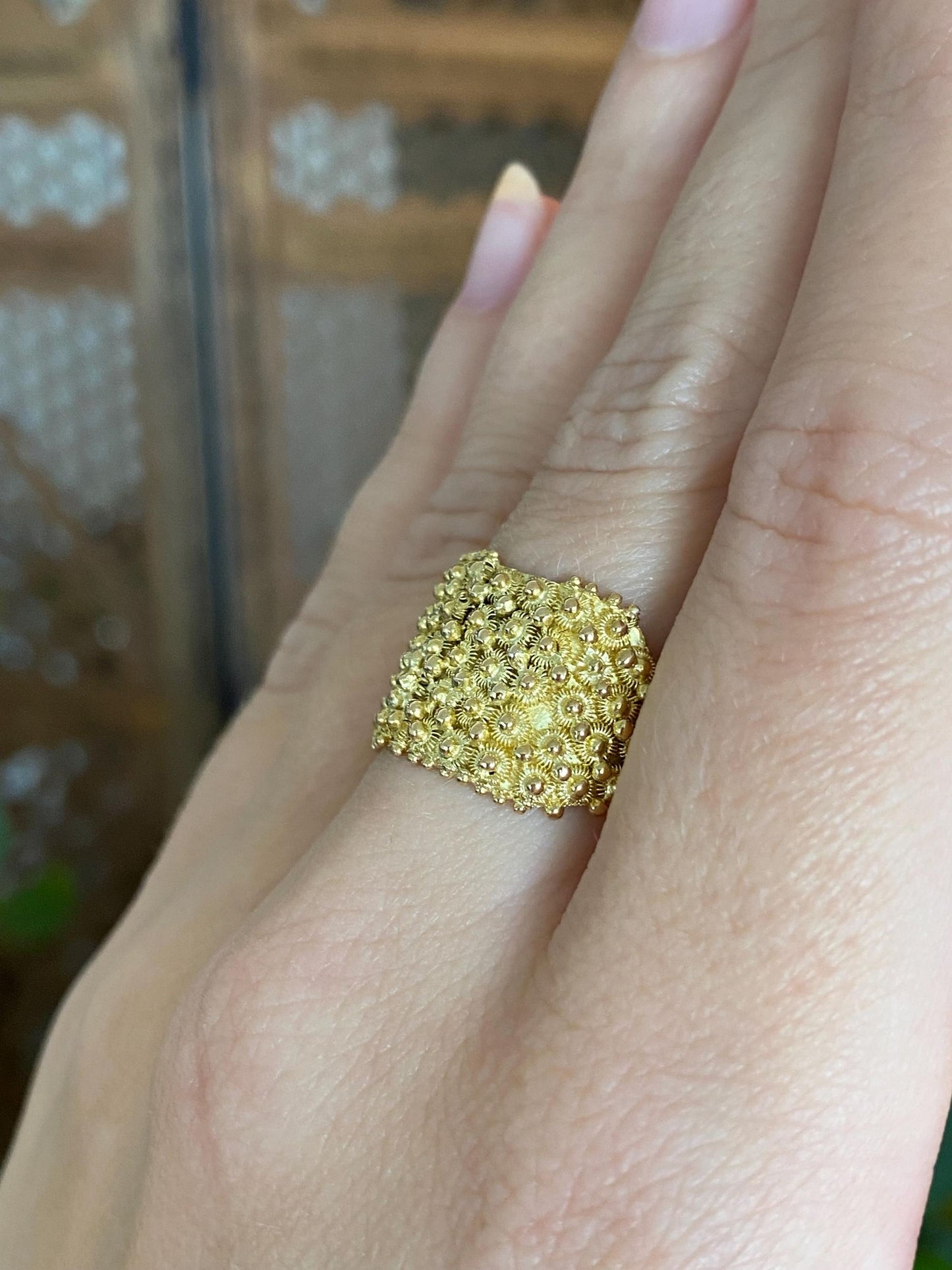 Vintage Solid 18k Yellow Gold Granuales Ring - Size 7