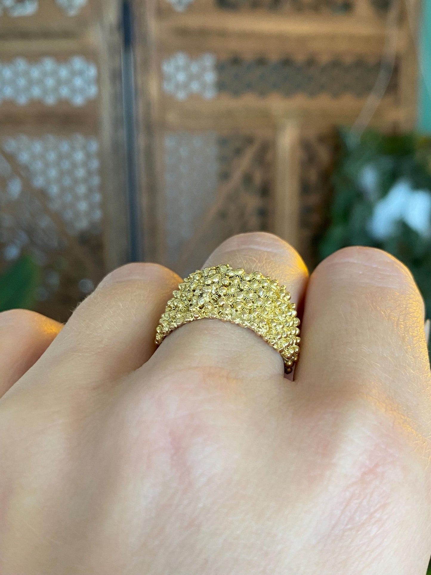 Vintage Solid 18k Yellow Gold Granuales Ring - Size 7
