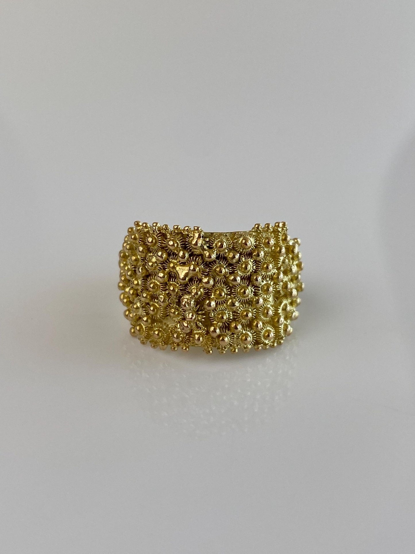 Vintage Solid 18k Yellow Gold Granuales Ring - Size 7