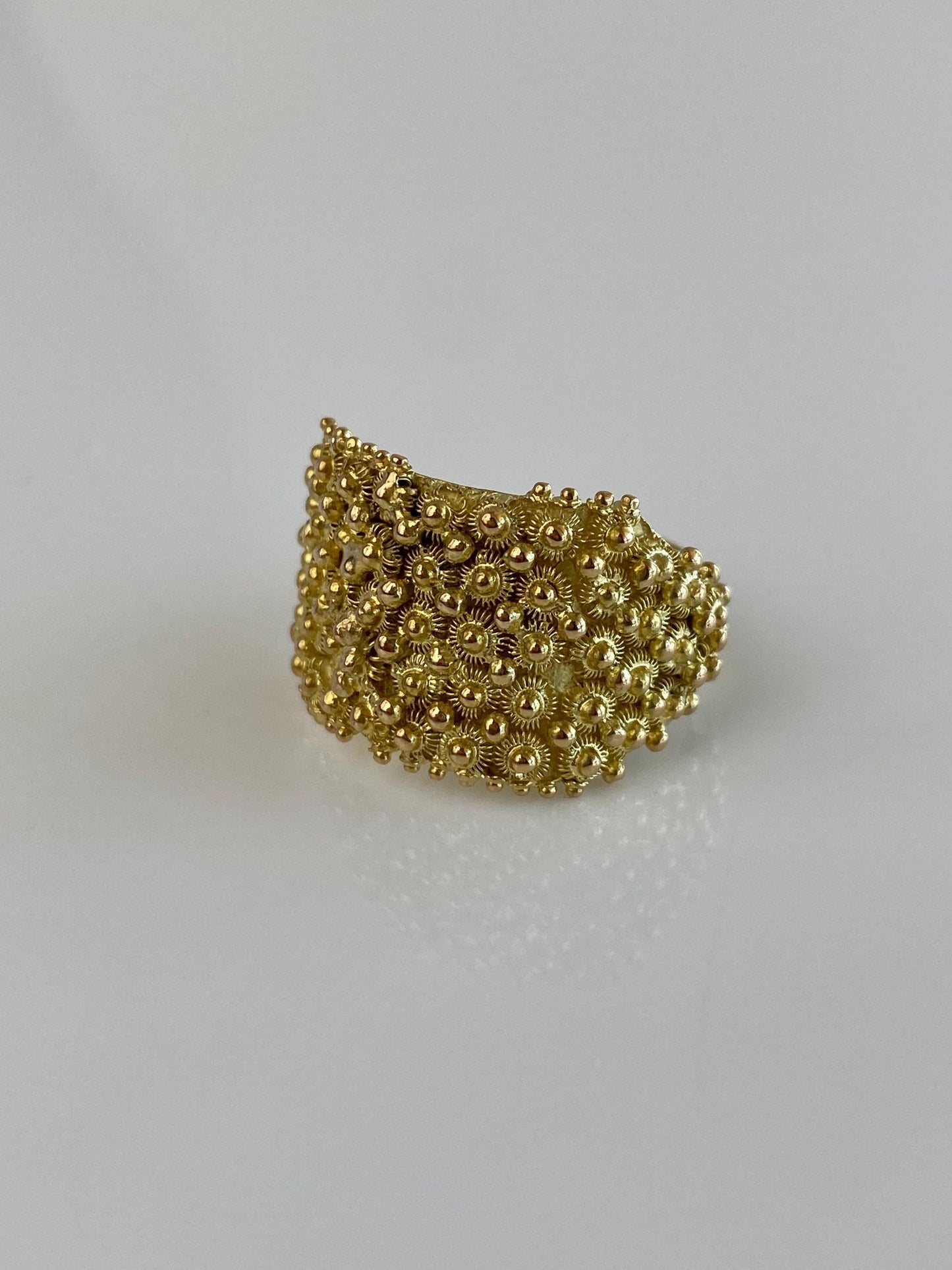 Vintage Solid 18k Yellow Gold Granuales Ring - Size 7