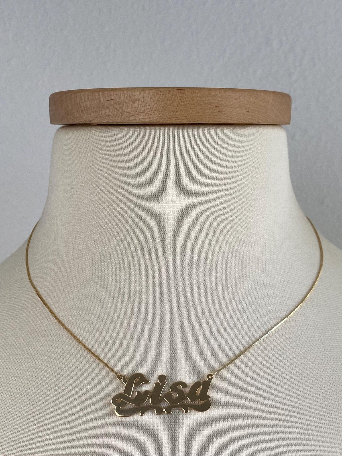 Vintage Solid 14k Yellow Gold 'Lisa' Nameplate Box Chain Necklace - 17.5 inches