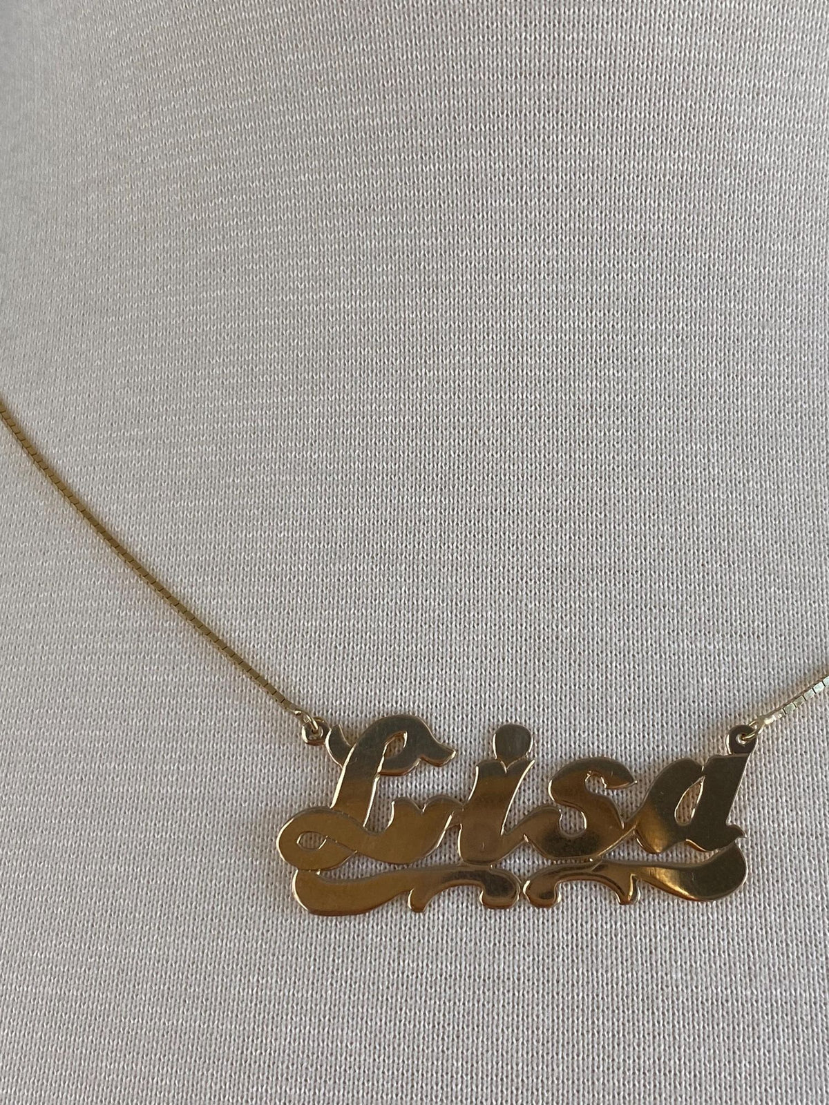 Vintage Solid 14k Yellow Gold 'Lisa' Nameplate Box Chain Necklace - 17.5 inches
