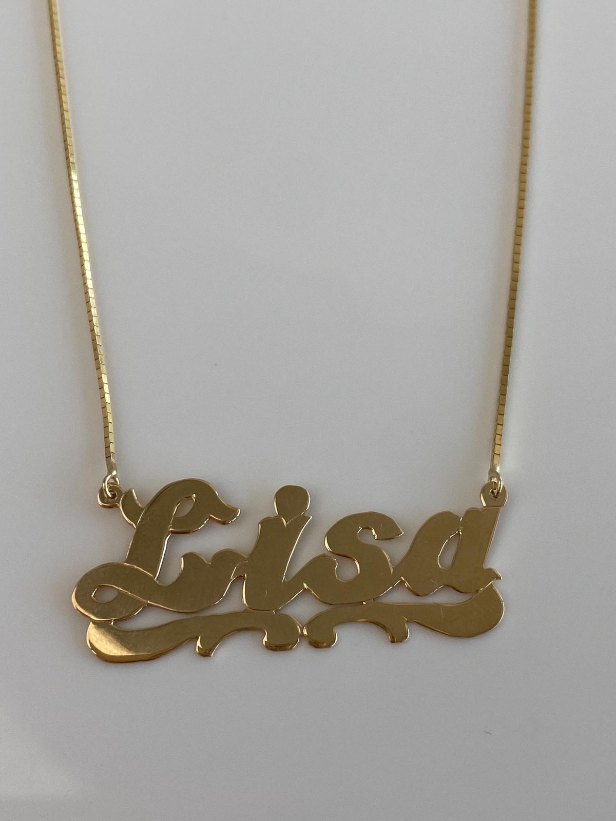 Vintage Solid 14k Yellow Gold 'Lisa' Nameplate Box Chain Necklace - 17.5 inches