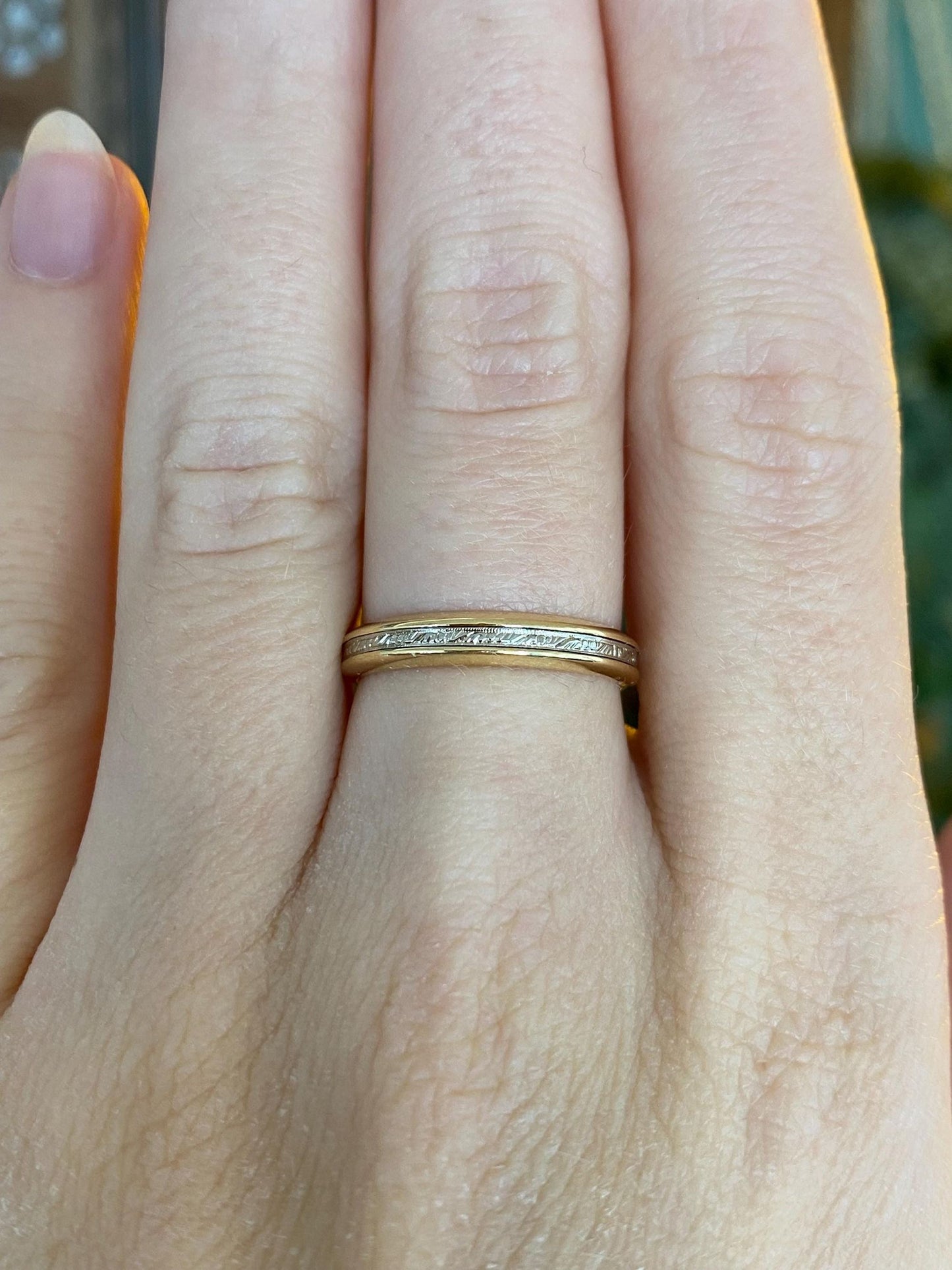 Vintage Solid 18k White & Yellow Gold Designed Ring Band - Size 6.5