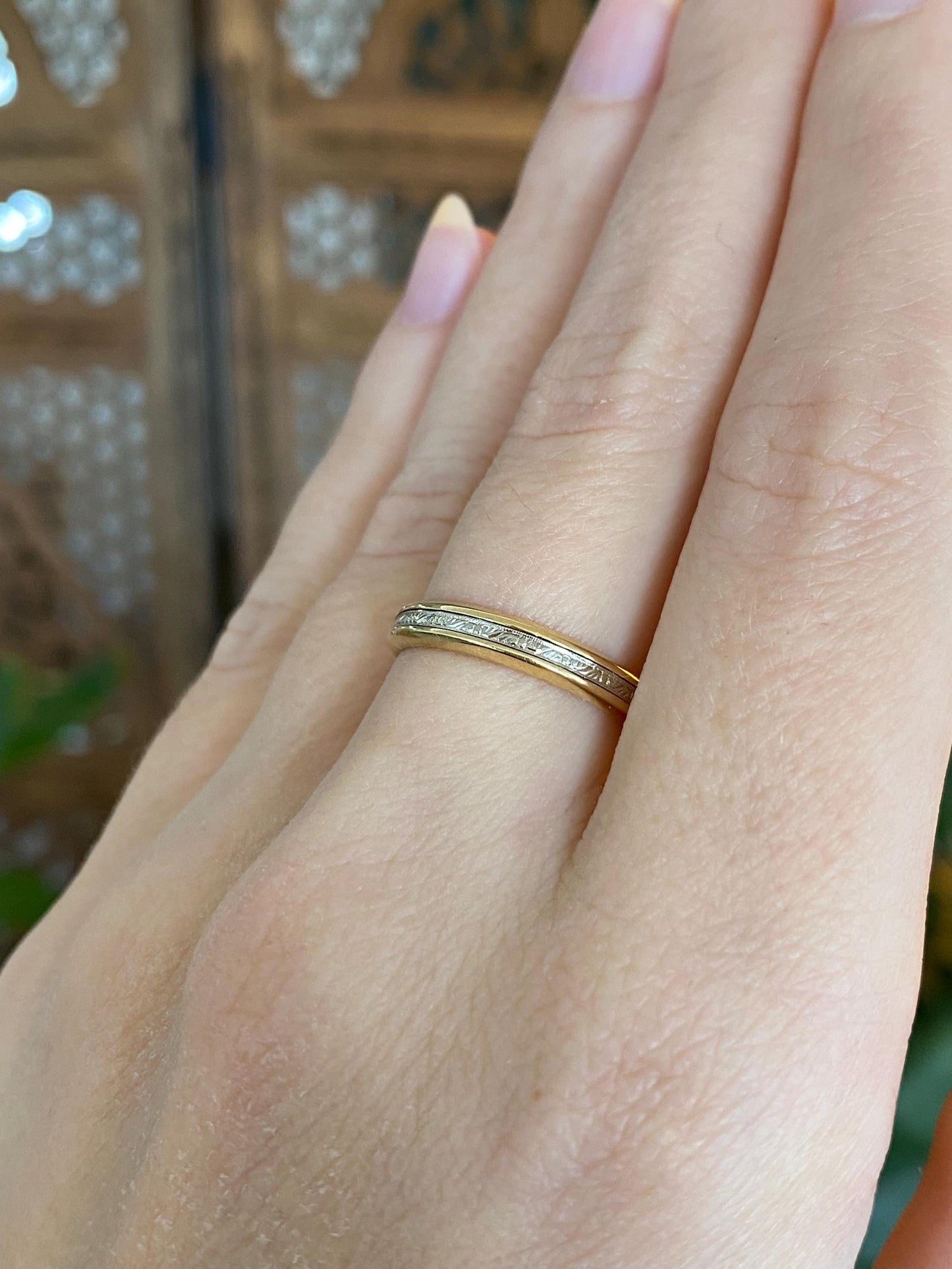 Vintage Solid 18k White & Yellow Gold Designed Ring Band - Size 6.5