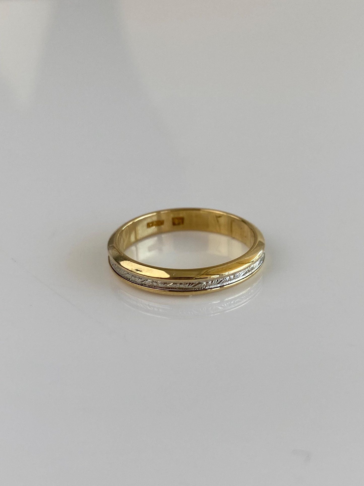 Vintage Solid 18k White & Yellow Gold Designed Ring Band - Size 6.5