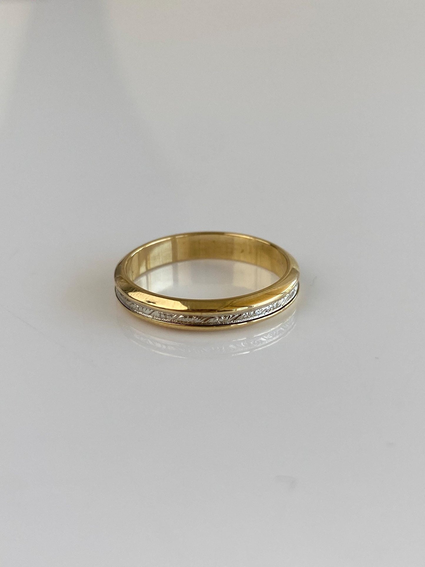 Vintage Solid 18k White & Yellow Gold Designed Ring Band - Size 6.5