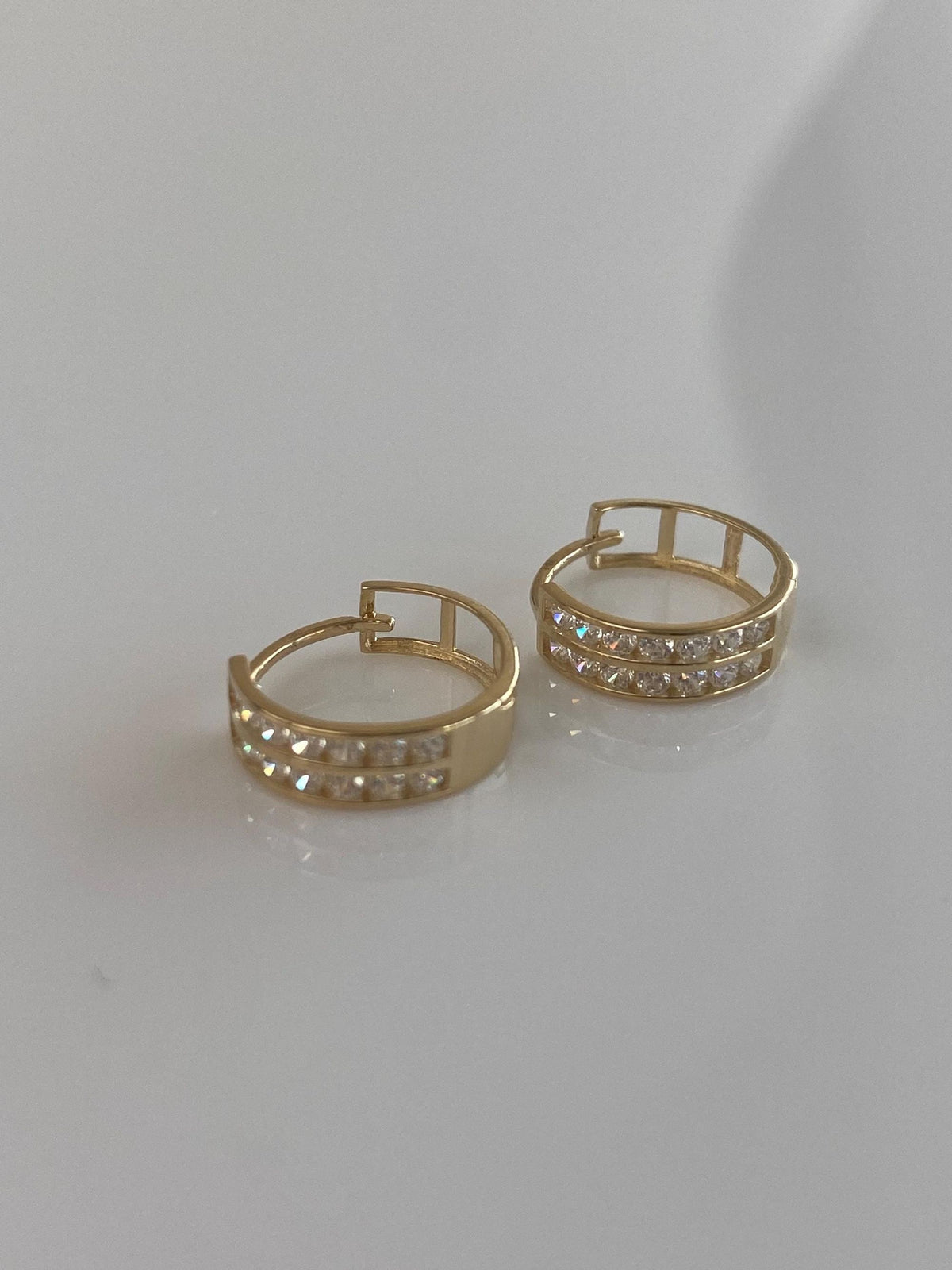 Vintage Solid 14k Yellow Gold Clear Cubic Zirconia Open Work Hoop Earrings