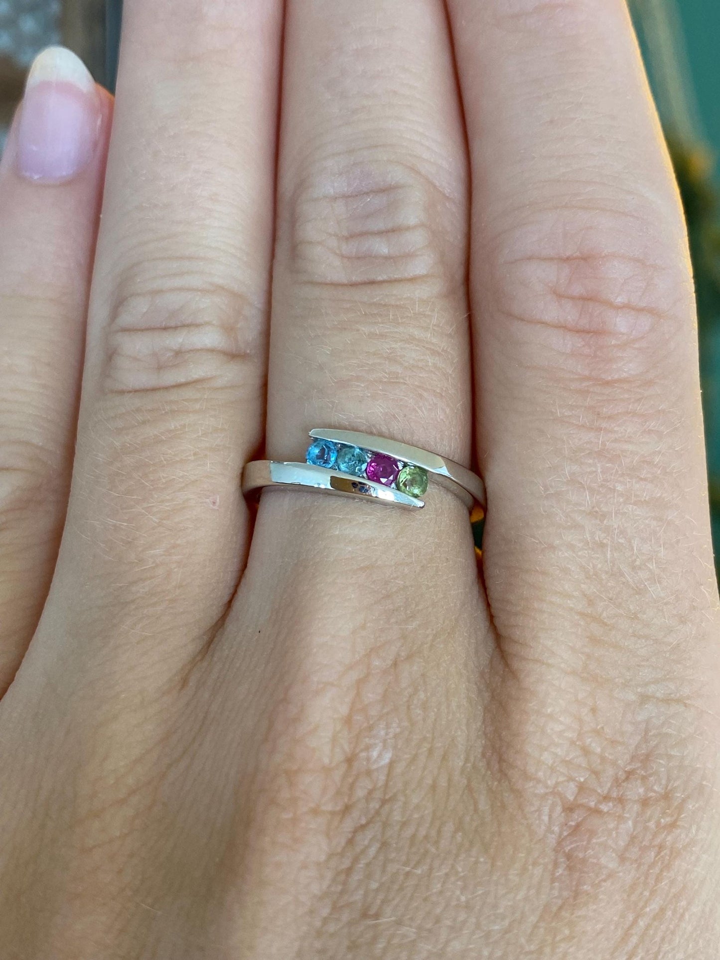 Vintage Solid 10k White Gold Peridot Ruby Aquamarine Topaz Ring - Size 7