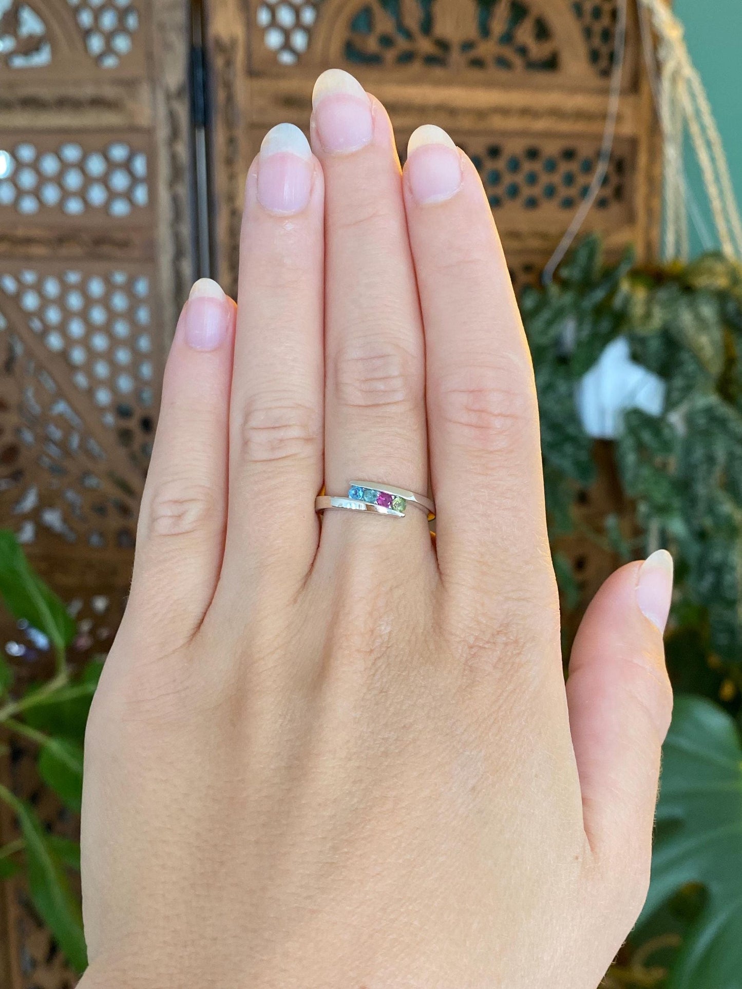 Vintage Solid 10k White Gold Peridot Ruby Aquamarine Topaz Ring - Size 7